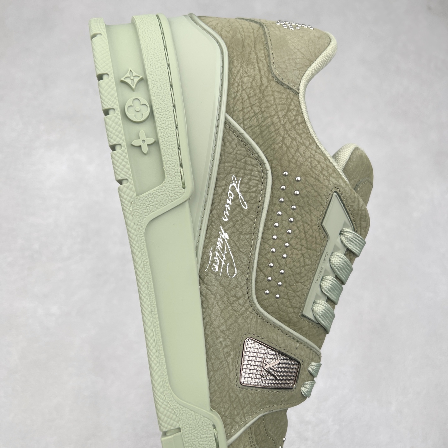 图片[6]-＃K纯原 Louis Vuitton Trainer lv时装走秀运动鞋 市场所有版本中综合最强的货品 GD实力大厂出品 全网最全配色更新最快 最成熟的做工稳定的品控 完美鞋型超高的清洁度 零毛边线头瑕疵 全套原楦原纸版原鞋开模 全网最具灵魂的版型 正确原装黄色鞋盒 正确中底印花 鞋面印花3D高频深度立体 全鞋电脑针车 紧密相连 针距密度一致 环保乳胶注塑鞋垫 厚度脚感还原原版 皮面裁剪部位 统一油边封口工艺 原装橡胶大底含胶量大底组合零偏差 专柜全套包装 防尘袋 说明书 质保卡 男女鞋 尺码：35 36 37 38 39 40 41 42 43 44 45-选品中心