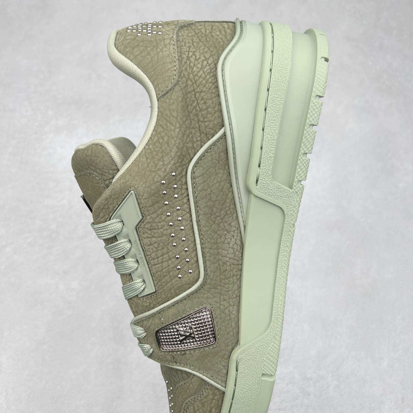 图片[7]-＃K纯原 Louis Vuitton Trainer lv时装走秀运动鞋 市场所有版本中综合最强的货品 GD实力大厂出品 全网最全配色更新最快 最成熟的做工稳定的品控 完美鞋型超高的清洁度 零毛边线头瑕疵 全套原楦原纸版原鞋开模 全网最具灵魂的版型 正确原装黄色鞋盒 正确中底印花 鞋面印花3D高频深度立体 全鞋电脑针车 紧密相连 针距密度一致 环保乳胶注塑鞋垫 厚度脚感还原原版 皮面裁剪部位 统一油边封口工艺 原装橡胶大底含胶量大底组合零偏差 专柜全套包装 防尘袋 说明书 质保卡 男女鞋 尺码：35 36 37 38 39 40 41 42 43 44 45-选品中心