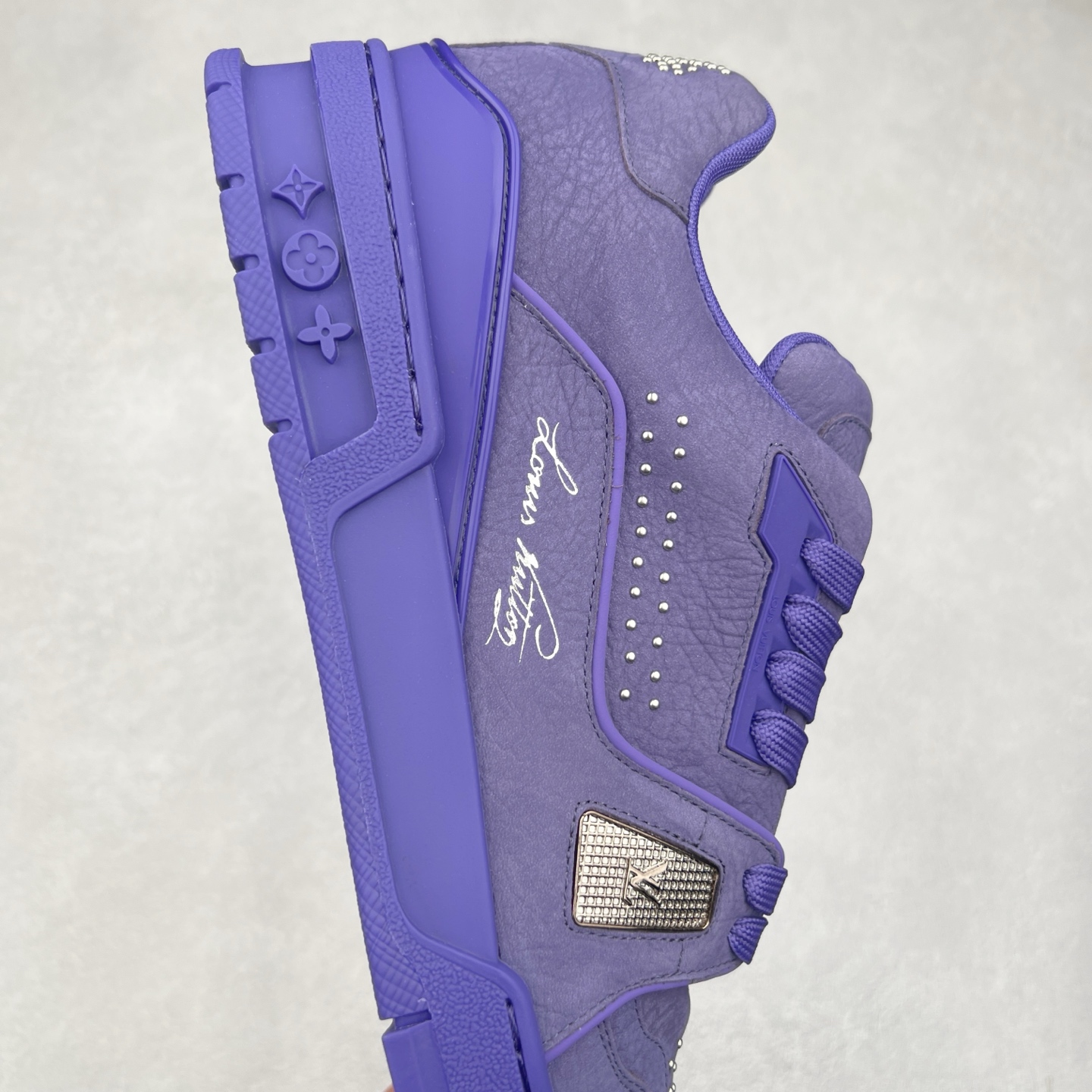 图片[6]-＃K纯原 Louis Vuitton Trainer lv时装走秀运动鞋 市场所有版本中综合最强的货品 GD实力大厂出品 全网最全配色更新最快 最成熟的做工稳定的品控 完美鞋型超高的清洁度 零毛边线头瑕疵 全套原楦原纸版原鞋开模 全网最具灵魂的版型 正确原装黄色鞋盒 正确中底印花 鞋面印花3D高频深度立体 全鞋电脑针车 紧密相连 针距密度一致 环保乳胶注塑鞋垫 厚度脚感还原原版 皮面裁剪部位 统一油边封口工艺 原装橡胶大底含胶量大底组合零偏差 专柜全套包装 防尘袋 说明书 质保卡 男女鞋 尺码：35 36 37 38 39 40 41 42 43 44 45-选品中心