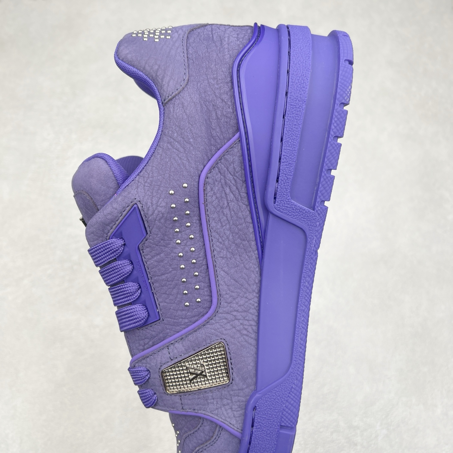 图片[7]-＃K纯原 Louis Vuitton Trainer lv时装走秀运动鞋 市场所有版本中综合最强的货品 GD实力大厂出品 全网最全配色更新最快 最成熟的做工稳定的品控 完美鞋型超高的清洁度 零毛边线头瑕疵 全套原楦原纸版原鞋开模 全网最具灵魂的版型 正确原装黄色鞋盒 正确中底印花 鞋面印花3D高频深度立体 全鞋电脑针车 紧密相连 针距密度一致 环保乳胶注塑鞋垫 厚度脚感还原原版 皮面裁剪部位 统一油边封口工艺 原装橡胶大底含胶量大底组合零偏差 专柜全套包装 防尘袋 说明书 质保卡 男女鞋 尺码：35 36 37 38 39 40 41 42 43 44 45-选品中心