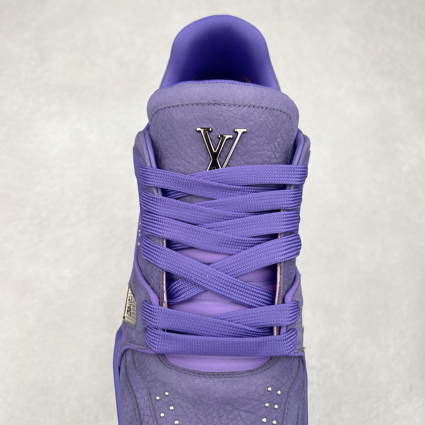 图片[5]-＃K纯原 Louis Vuitton Trainer lv时装走秀运动鞋 市场所有版本中综合最强的货品 GD实力大厂出品 全网最全配色更新最快 最成熟的做工稳定的品控 完美鞋型超高的清洁度 零毛边线头瑕疵 全套原楦原纸版原鞋开模 全网最具灵魂的版型 正确原装黄色鞋盒 正确中底印花 鞋面印花3D高频深度立体 全鞋电脑针车 紧密相连 针距密度一致 环保乳胶注塑鞋垫 厚度脚感还原原版 皮面裁剪部位 统一油边封口工艺 原装橡胶大底含胶量大底组合零偏差 专柜全套包装 防尘袋 说明书 质保卡 男女鞋 尺码：35 36 37 38 39 40 41 42 43 44 45-选品中心