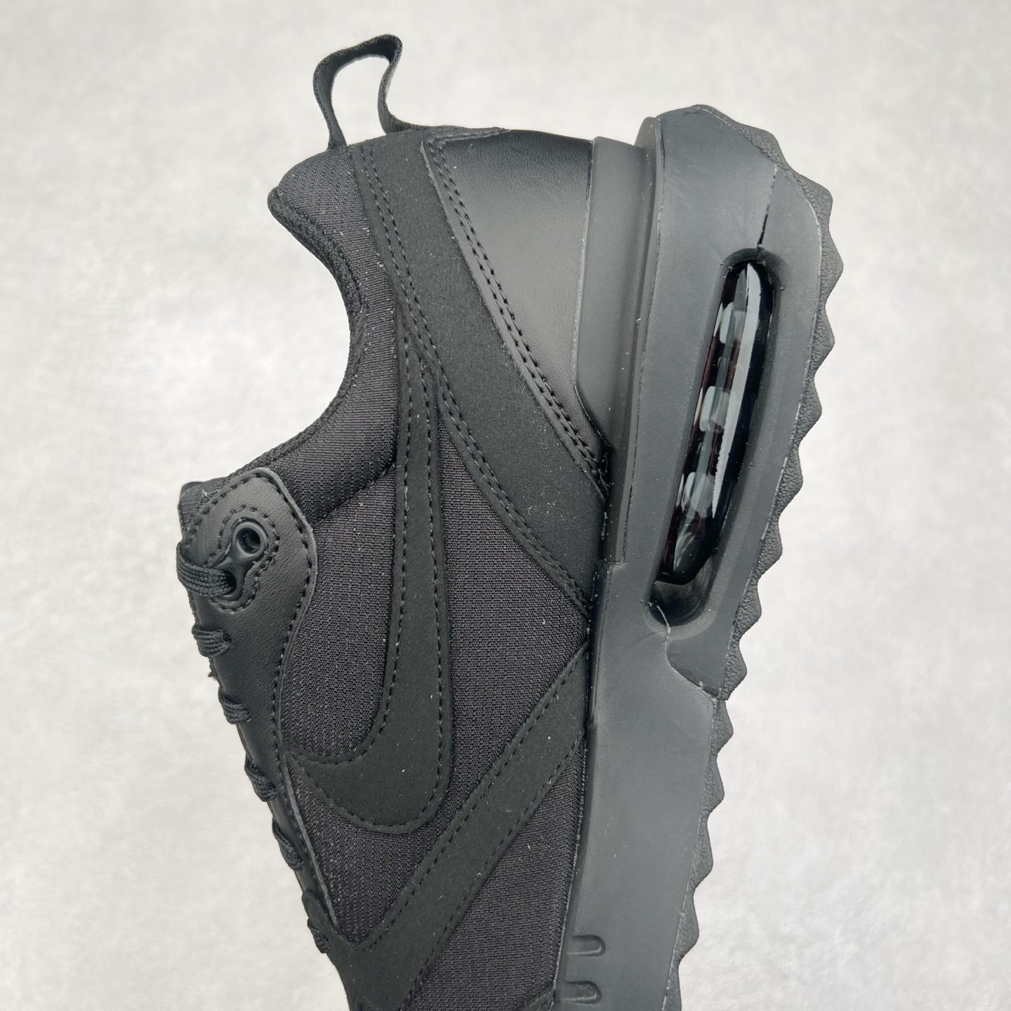 图片[7]-NK Air Max Dawn 黎明系列低帮气垫百搭休闲运动慢跑鞋 HY0959-044 采用柔软翻毛皮和透气梭织材料打造利落鞋面 中底和鞋跟融入现代感线条设计 兼具复古风格与时尚魅力 尽显运动风范 鞋底加入 Air 缓震配置巧搭柔软泡绵 塑就非凡舒适感受 穿上 Air Max Dawn 运动鞋 打造出众造型 迎接美好的一天 尺码：36 36.5 37.5 38 38.5 39 40 40.5 41 42 42.5 43 44 44.5 45-选品中心