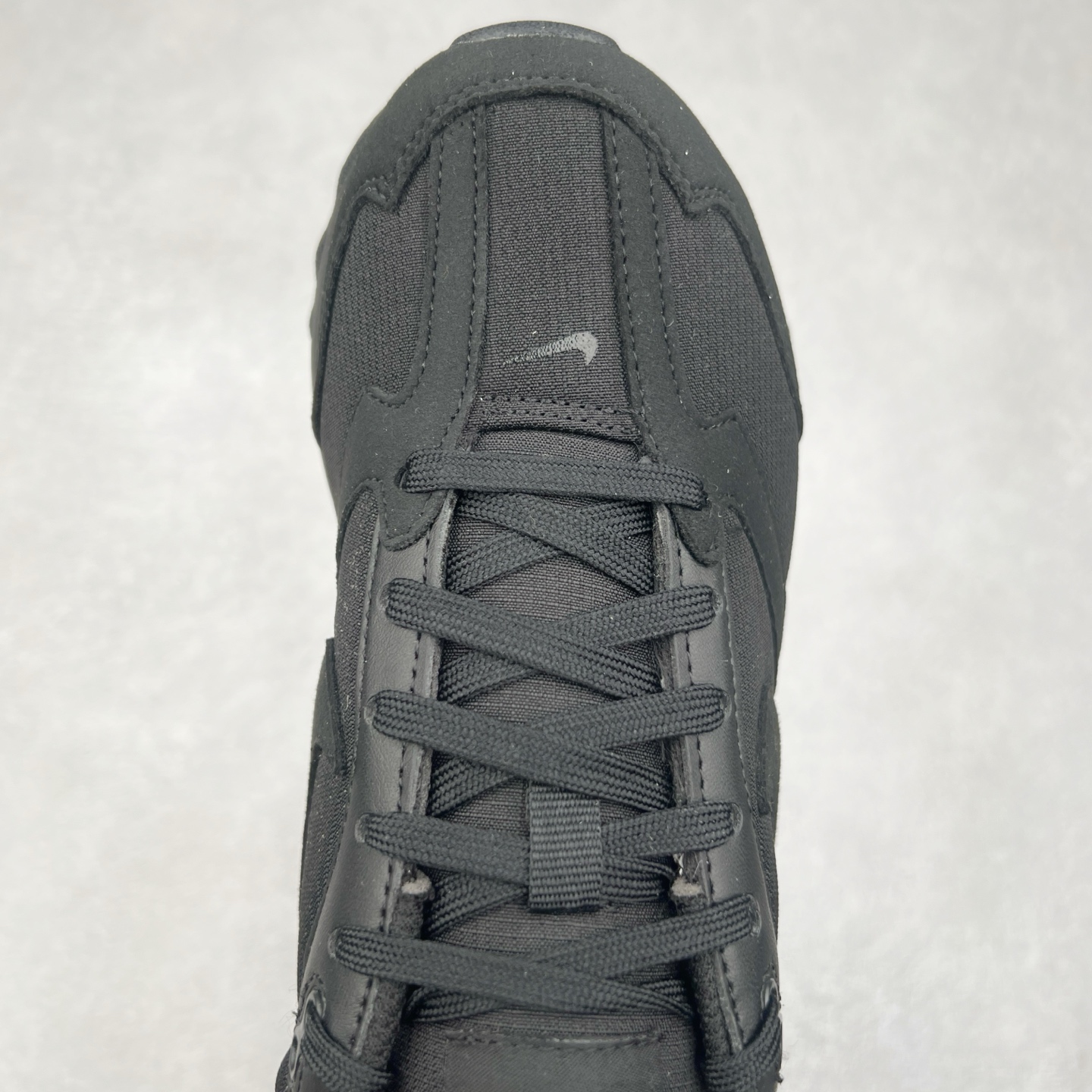 图片[4]-NK Air Max Dawn 黎明系列低帮气垫百搭休闲运动慢跑鞋 HY0959-044 采用柔软翻毛皮和透气梭织材料打造利落鞋面 中底和鞋跟融入现代感线条设计 兼具复古风格与时尚魅力 尽显运动风范 鞋底加入 Air 缓震配置巧搭柔软泡绵 塑就非凡舒适感受 穿上 Air Max Dawn 运动鞋 打造出众造型 迎接美好的一天 尺码：36 36.5 37.5 38 38.5 39 40 40.5 41 42 42.5 43 44 44.5 45-选品中心