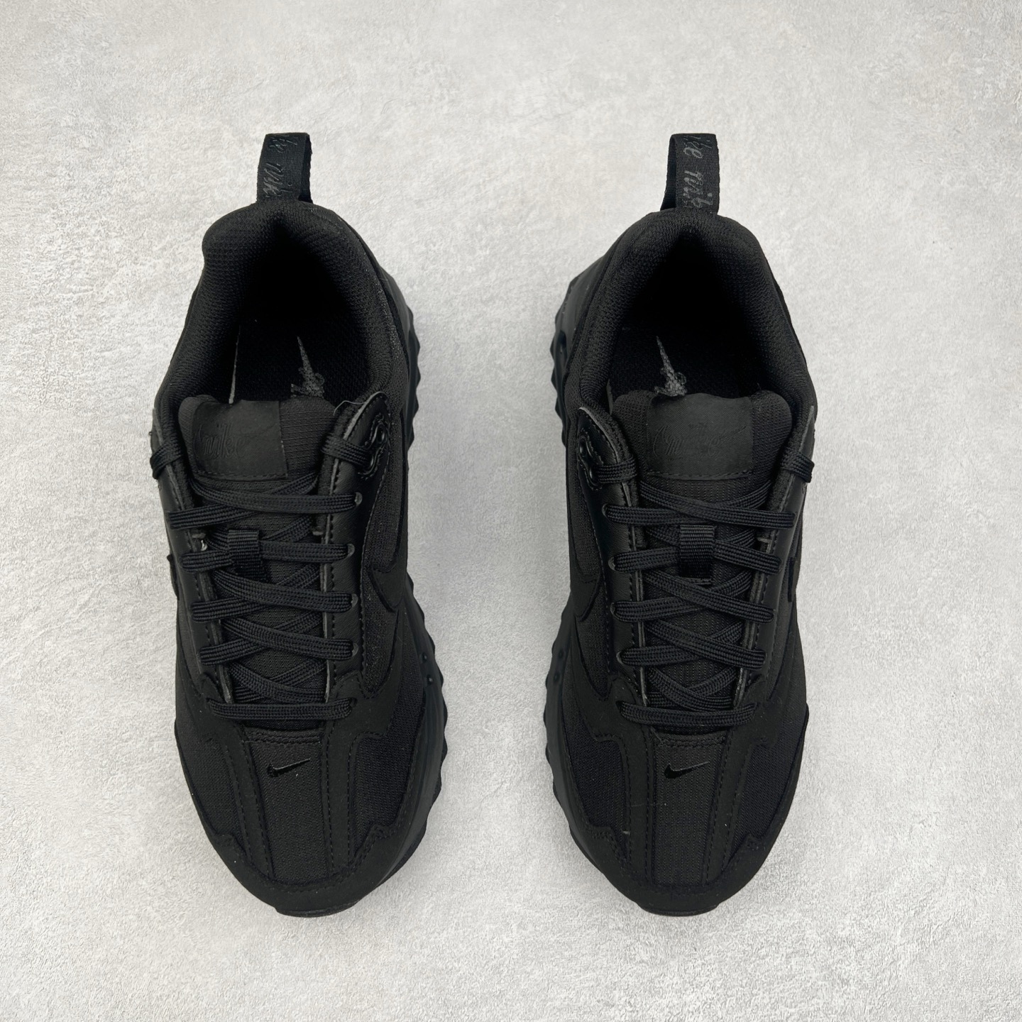 图片[2]-NK Air Max Dawn 黎明系列低帮气垫百搭休闲运动慢跑鞋 HY0959-044 采用柔软翻毛皮和透气梭织材料打造利落鞋面 中底和鞋跟融入现代感线条设计 兼具复古风格与时尚魅力 尽显运动风范 鞋底加入 Air 缓震配置巧搭柔软泡绵 塑就非凡舒适感受 穿上 Air Max Dawn 运动鞋 打造出众造型 迎接美好的一天 尺码：36 36.5 37.5 38 38.5 39 40 40.5 41 42 42.5 43 44 44.5 45-选品中心