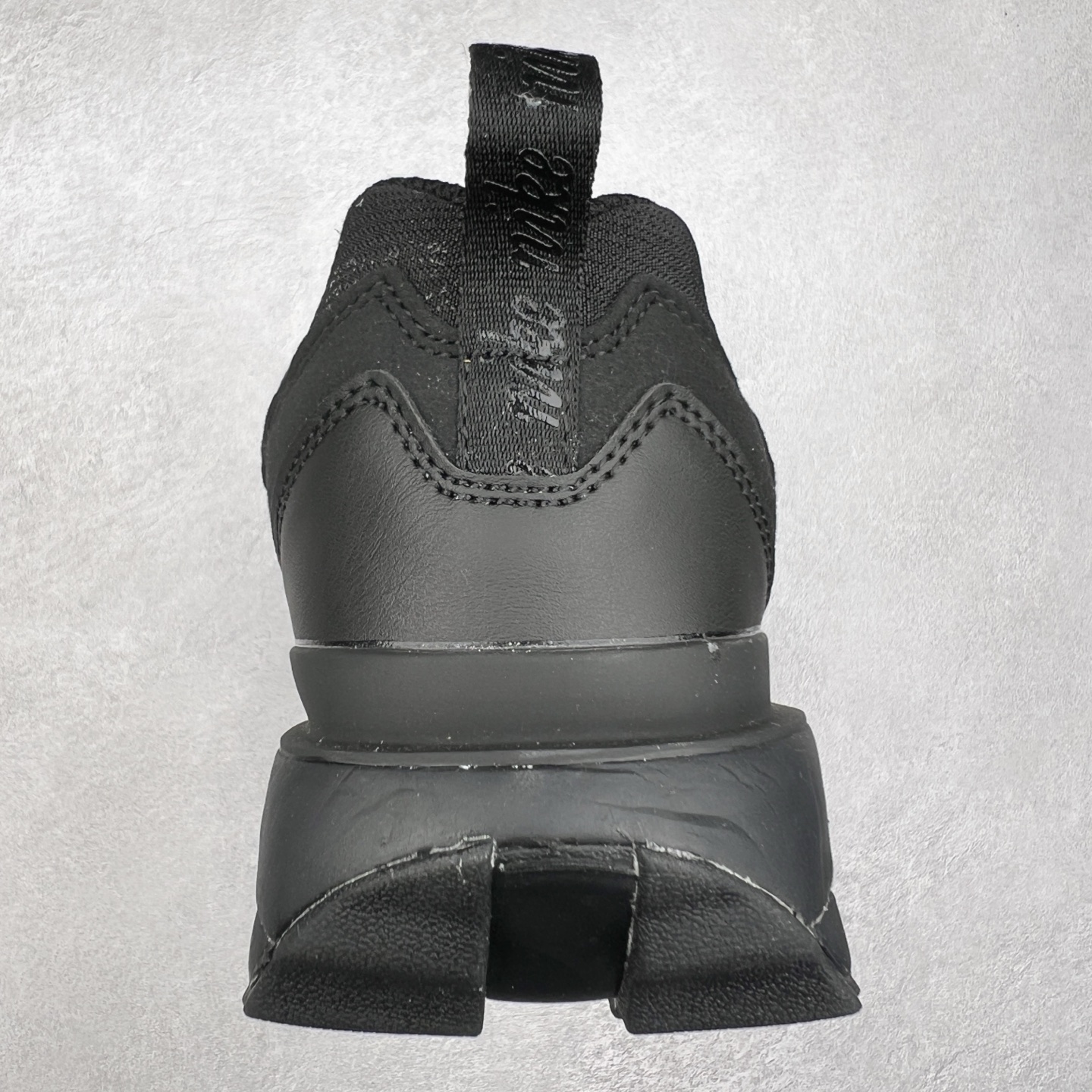 图片[8]-NK Air Max Dawn 黎明系列低帮气垫百搭休闲运动慢跑鞋 HY0959-044 采用柔软翻毛皮和透气梭织材料打造利落鞋面 中底和鞋跟融入现代感线条设计 兼具复古风格与时尚魅力 尽显运动风范 鞋底加入 Air 缓震配置巧搭柔软泡绵 塑就非凡舒适感受 穿上 Air Max Dawn 运动鞋 打造出众造型 迎接美好的一天 尺码：36 36.5 37.5 38 38.5 39 40 40.5 41 42 42.5 43 44 44.5 45-选品中心