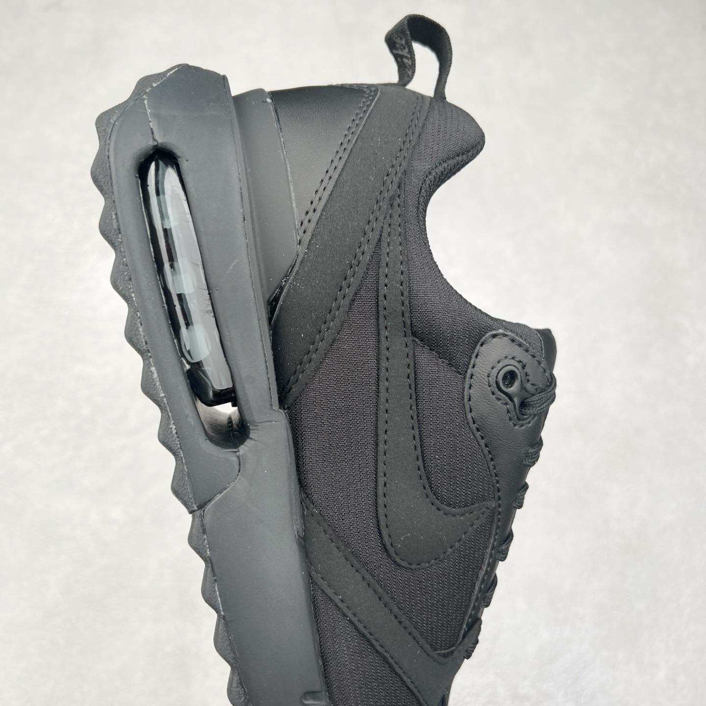 图片[6]-NK Air Max Dawn 黎明系列低帮气垫百搭休闲运动慢跑鞋 HY0959-044 采用柔软翻毛皮和透气梭织材料打造利落鞋面 中底和鞋跟融入现代感线条设计 兼具复古风格与时尚魅力 尽显运动风范 鞋底加入 Air 缓震配置巧搭柔软泡绵 塑就非凡舒适感受 穿上 Air Max Dawn 运动鞋 打造出众造型 迎接美好的一天 尺码：36 36.5 37.5 38 38.5 39 40 40.5 41 42 42.5 43 44 44.5 45-选品中心