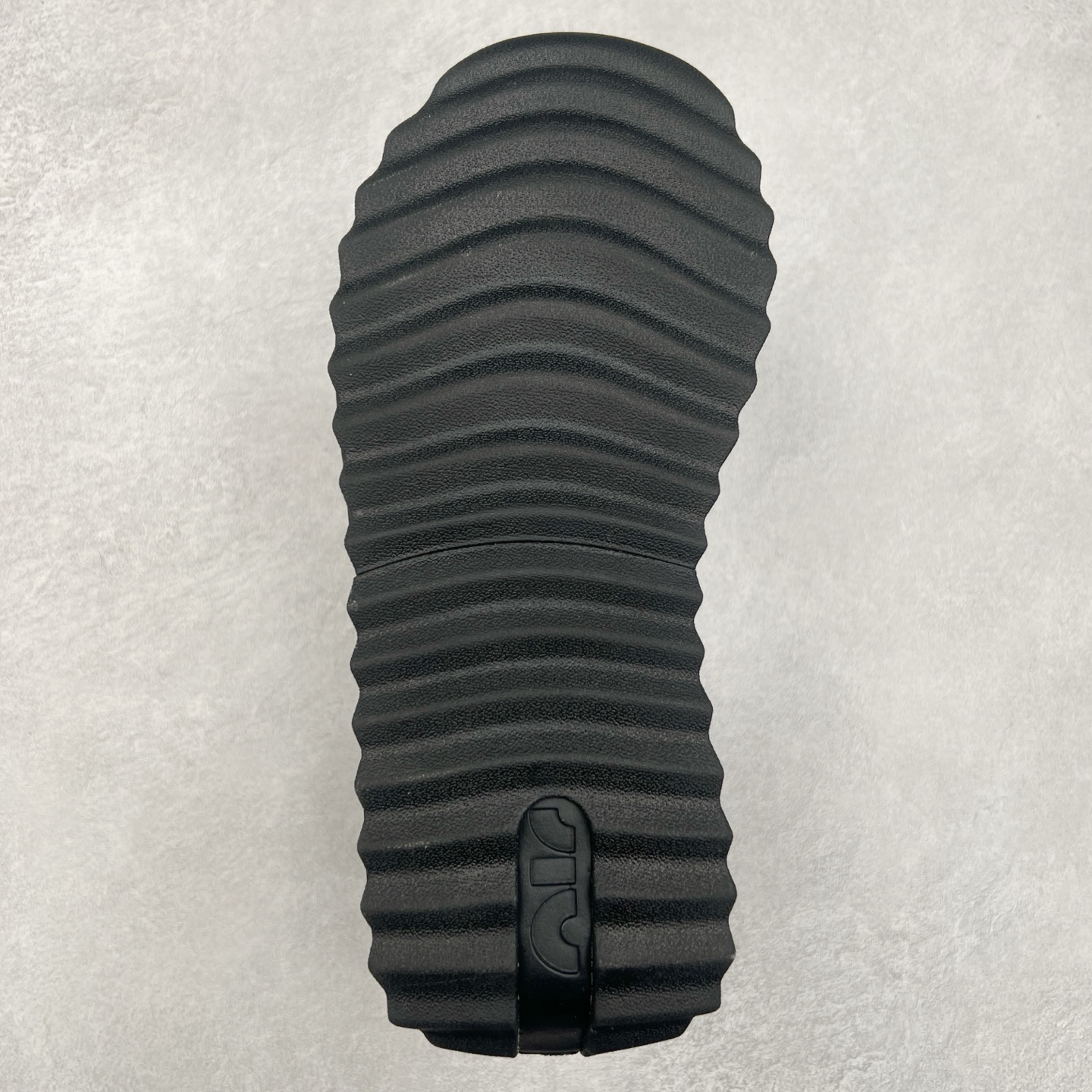 图片[9]-NK Air Max Dawn 黎明系列低帮气垫百搭休闲运动慢跑鞋 HY0959-044 采用柔软翻毛皮和透气梭织材料打造利落鞋面 中底和鞋跟融入现代感线条设计 兼具复古风格与时尚魅力 尽显运动风范 鞋底加入 Air 缓震配置巧搭柔软泡绵 塑就非凡舒适感受 穿上 Air Max Dawn 运动鞋 打造出众造型 迎接美好的一天 尺码：36 36.5 37.5 38 38.5 39 40 40.5 41 42 42.5 43 44 44.5 45-选品中心