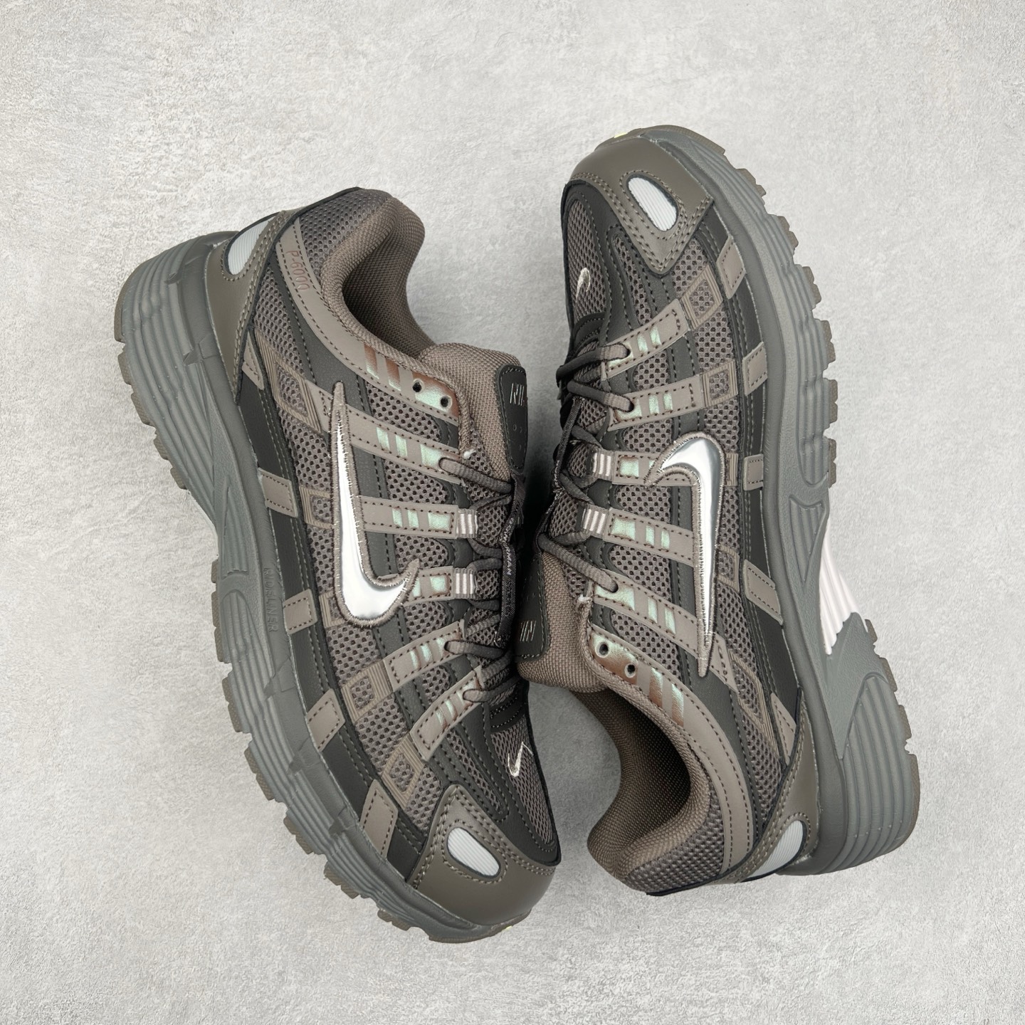 图片[3]-NK P-6000 系列低帮复古老爹风休闲运动舒适慢跑鞋 CD6404-202 融合 Pegasus 过往运动鞋设计 助力 21 世纪早期跑步运动跃升时尚新高度 采用透气网眼布、运动风格线条和耐穿覆面 兼具吸睛外观和舒适感受 中底泡绵以田径赛道为灵感 打造厚实设计 缔造出众缓震性能 尺码：36 36.5 37.5 38 38.5 39 40 40.5 41 42 42.5 43 44 44.5 45-选品中心