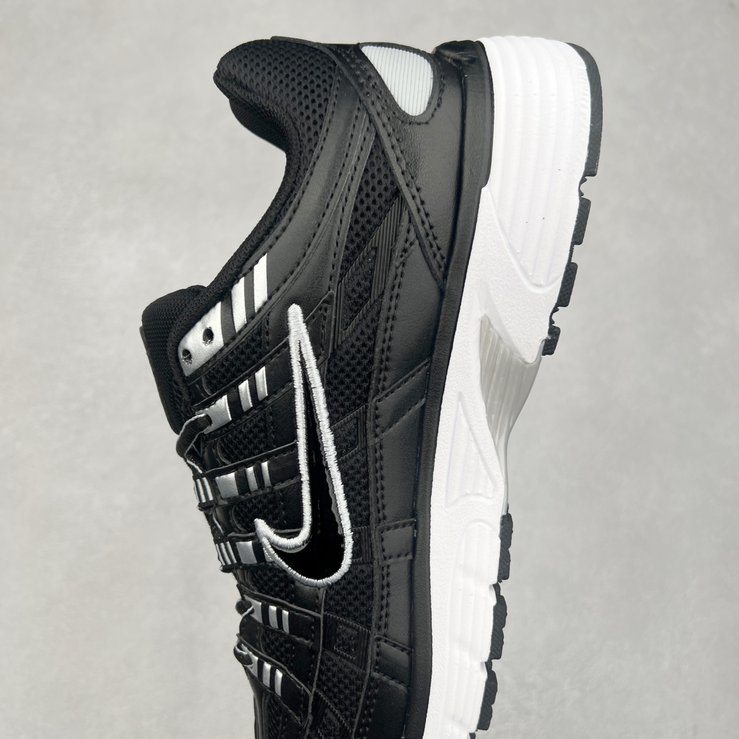 图片[7]-NK P-6000 系列低帮复古老爹风休闲运动舒适慢跑鞋 CD6404-026 融合 Pegasus 过往运动鞋设计 助力 21 世纪早期跑步运动跃升时尚新高度 采用透气网眼布、运动风格线条和耐穿覆面 兼具吸睛外观和舒适感受 中底泡绵以田径赛道为灵感 打造厚实设计 缔造出众缓震性能 尺码：36 36.5 37.5 38 38.5 39 40 40.5 41 42 42.5 43 44 44.5 45-选品中心