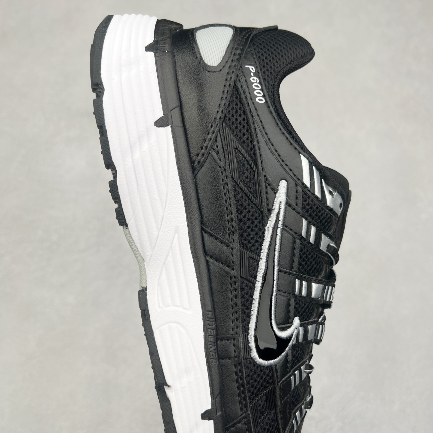 图片[6]-NK P-6000 系列低帮复古老爹风休闲运动舒适慢跑鞋 CD6404-026 融合 Pegasus 过往运动鞋设计 助力 21 世纪早期跑步运动跃升时尚新高度 采用透气网眼布、运动风格线条和耐穿覆面 兼具吸睛外观和舒适感受 中底泡绵以田径赛道为灵感 打造厚实设计 缔造出众缓震性能 尺码：36 36.5 37.5 38 38.5 39 40 40.5 41 42 42.5 43 44 44.5 45-选品中心