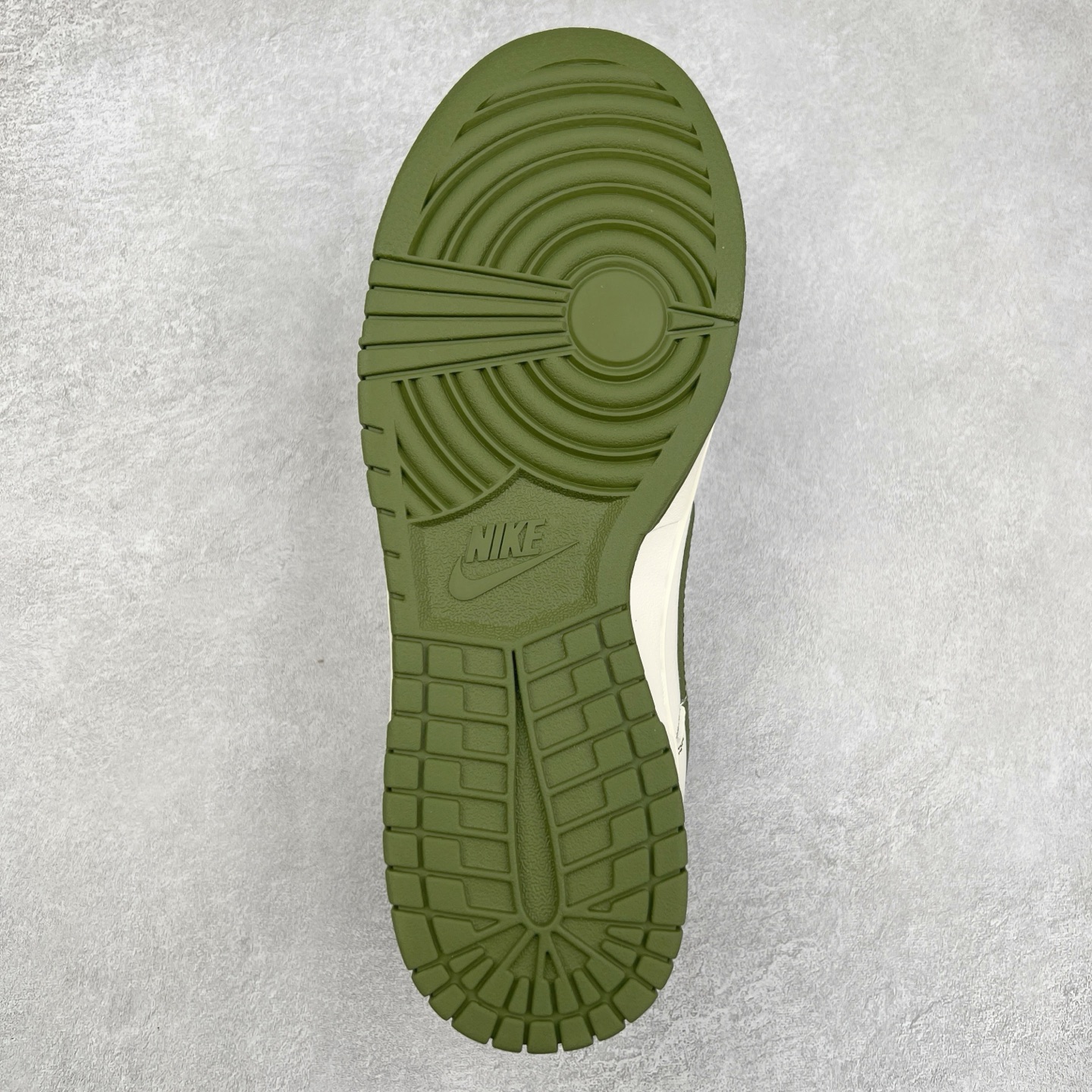 图片[9]-＃纯原福利 NK Dunk Low 定制配色 大厂出品 极力推荐 原装头层材料 独家版型蒸餾加工帶來的是更好的视觉和脚感体验大厂纯原品质出货 清洁度 电绣工艺 皮料切割干净无任何毛边 细节完美 尺码：36 36.5 37.5 38 38.5 39 40 40.5 41 42 42.5 43 44 44.5 45-选品中心