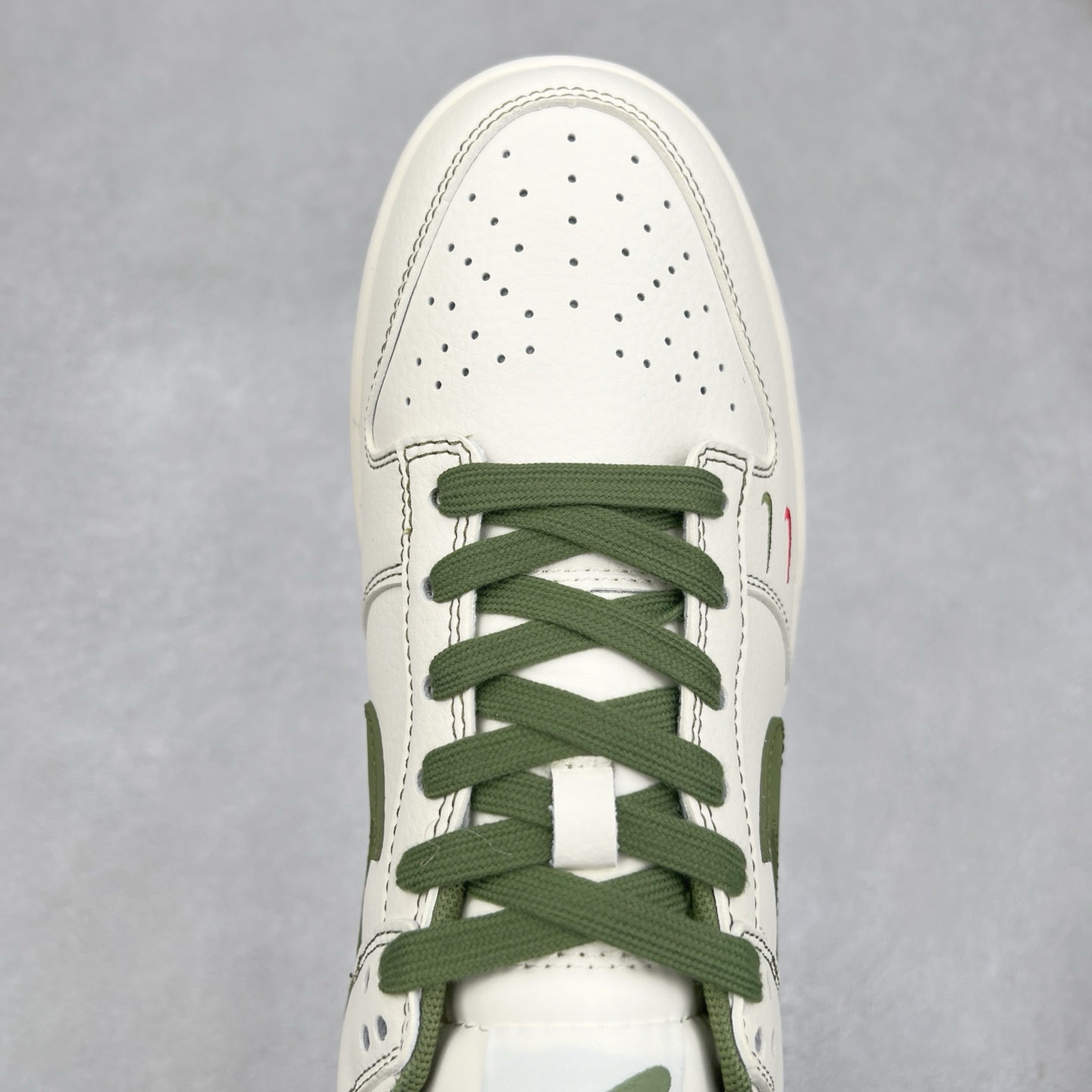 图片[4]-＃纯原福利 NK Dunk Low 定制配色 大厂出品 极力推荐 原装头层材料 独家版型蒸餾加工帶來的是更好的视觉和脚感体验大厂纯原品质出货 清洁度 电绣工艺 皮料切割干净无任何毛边 细节完美 尺码：36 36.5 37.5 38 38.5 39 40 40.5 41 42 42.5 43 44 44.5 45-选品中心