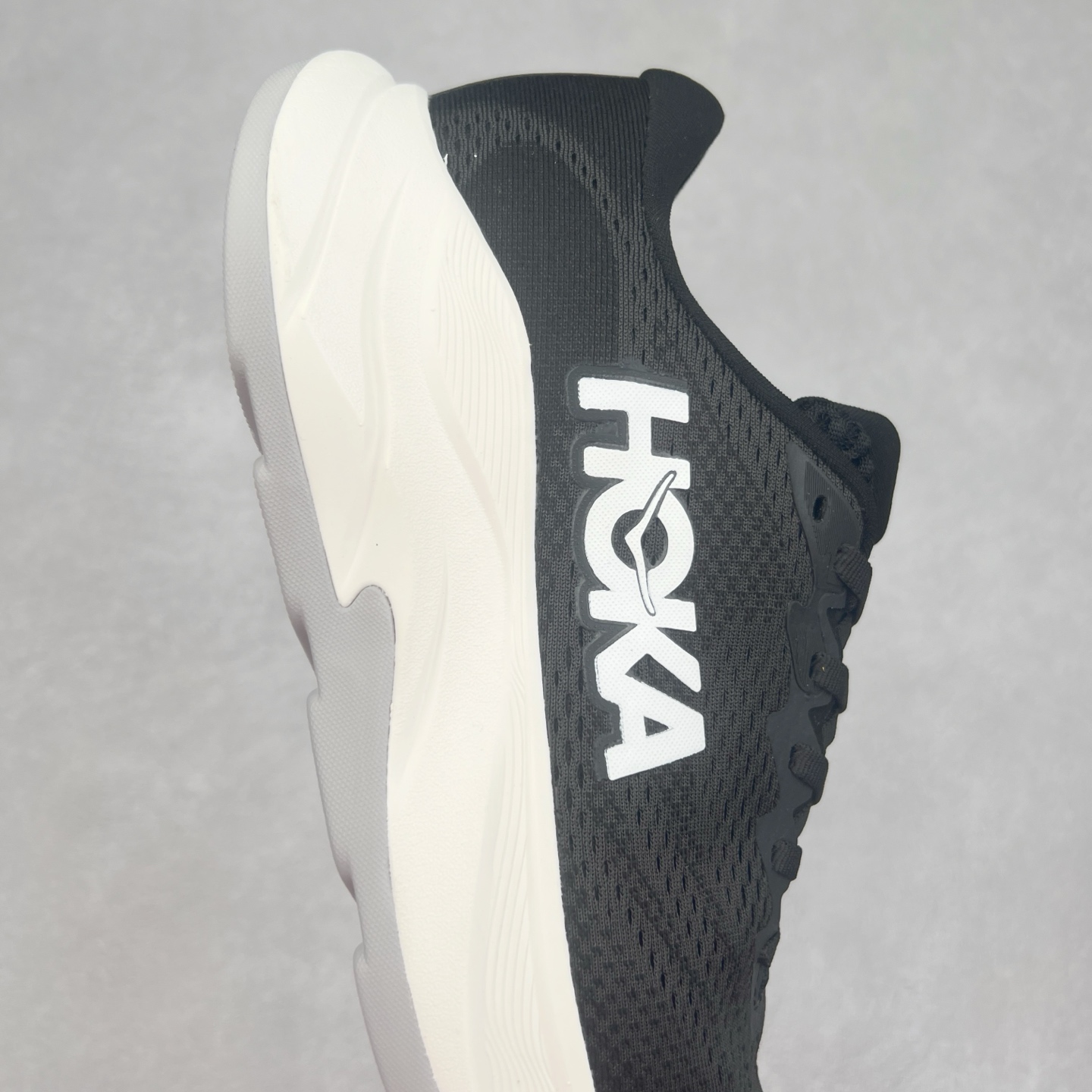 图片[6]-HOKA ONE ONE RINCON 4 舒适防滑耐磨低帮休闲跑步鞋 Rincon 4 是一款日常训练用的跑步鞋，踩上去的感觉很结实。它适合中短距离跑步，但如果您习惯于稍硬的感觉，也可以用于长距离跑步。但它的速度不够快，不能作为速度训练鞋，也不够柔软，不能作为恢复训练鞋，日常里程跑才是它的优势所在。如果您想尝试 Hoka 跑鞋，又想享受极具竞争力的价格，那就试试这款鞋吧。尺码：36 36.5 37.5 38 38.5 39 40 40.5 41 42 42.5 43 44 44.5 45-选品中心