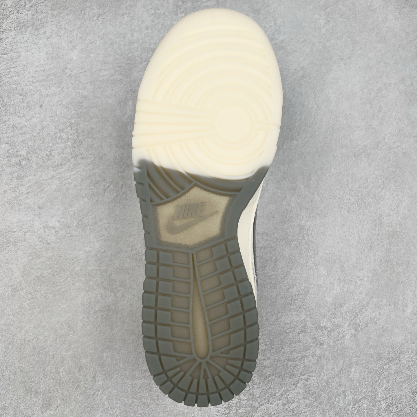 图片[9]-＃纯原福利 NK Dunk Low 定制配色 大厂出品 极力推荐 原装头层材料 独家版型蒸餾加工帶來的是更好的视觉和脚感体验大厂纯原品质出货 清洁度 电绣工艺 皮料切割干净无任何毛边 细节完美 尺码：36 36.5 37.5 38 38.5 39 40 40.5 41 42 42.5 43 44 44.5 45-选品中心