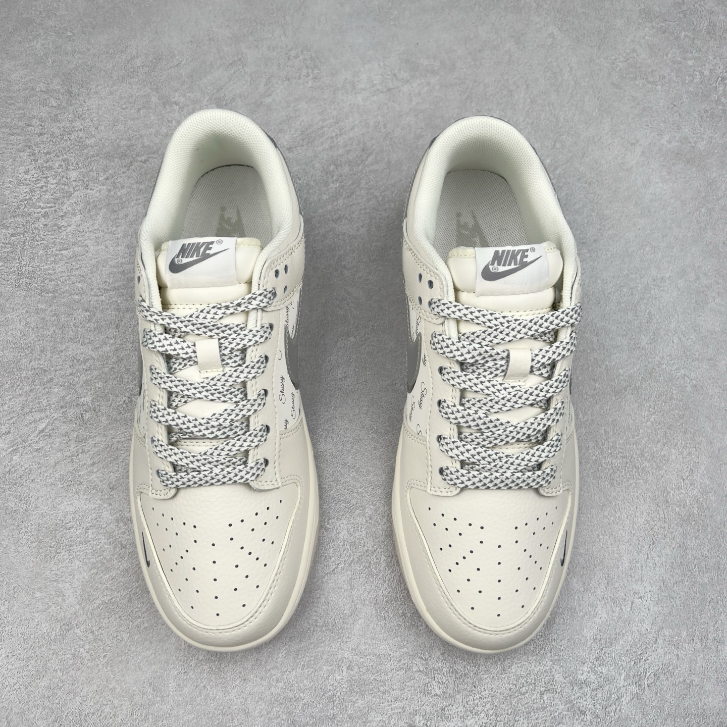 图片[2]-＃纯原福利 NK Dunk Low 定制配色 大厂出品 极力推荐 原装头层材料 独家版型蒸餾加工帶來的是更好的视觉和脚感体验大厂纯原品质出货 清洁度 电绣工艺 皮料切割干净无任何毛边 细节完美 尺码：36 36.5 37.5 38 38.5 39 40 40.5 41 42 42.5 43 44 44.5 45-选品中心