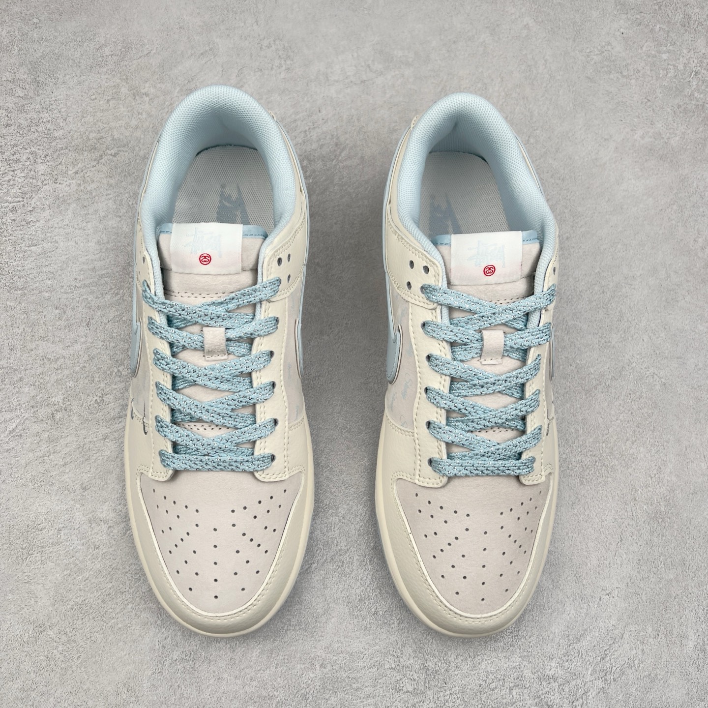 图片[2]-NK Dunk Low 定制配色 XY2026-101 大厂出品 极力推荐 原装头层材料 独家版型蒸餾加工帶來的是更好的视觉和脚感体验大厂纯原品质出货 清洁度 电绣工艺 皮料切割干净无任何毛边 细节完美 实拍调校N版已经零色差零失真 百分百还原实物色彩所见即所得 不存在货不对板色差等低级问题 选购参考实物拍摄 不混卖不参货 只用心做好货严格选品 承诺混一赔十 尺码：36 36.5 37.5 38 38.5 39 40 40.5 41 42 42.5 43 44 44.5 45-选品中心