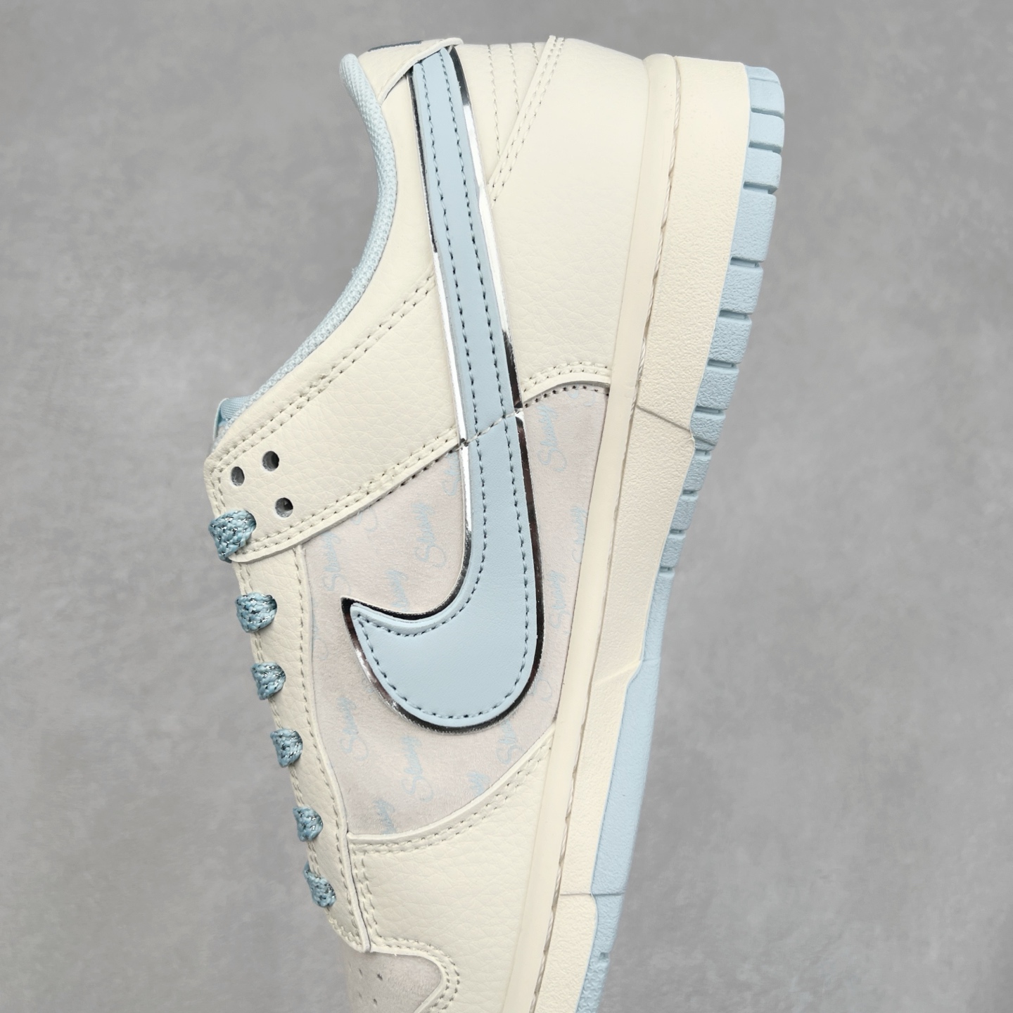 图片[7]-NK Dunk Low 定制配色 XY2026-101 大厂出品 极力推荐 原装头层材料 独家版型蒸餾加工帶來的是更好的视觉和脚感体验大厂纯原品质出货 清洁度 电绣工艺 皮料切割干净无任何毛边 细节完美 实拍调校N版已经零色差零失真 百分百还原实物色彩所见即所得 不存在货不对板色差等低级问题 选购参考实物拍摄 不混卖不参货 只用心做好货严格选品 承诺混一赔十 尺码：36 36.5 37.5 38 38.5 39 40 40.5 41 42 42.5 43 44 44.5 45-选品中心