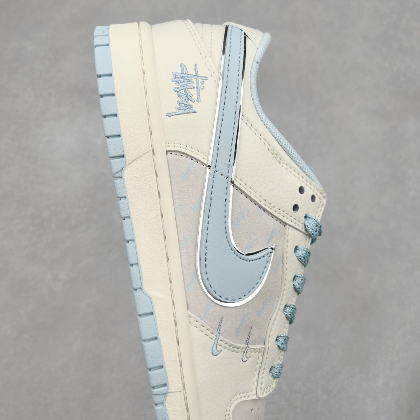 图片[6]-NK Dunk Low 定制配色 XY2026-101 大厂出品 极力推荐 原装头层材料 独家版型蒸餾加工帶來的是更好的视觉和脚感体验大厂纯原品质出货 清洁度 电绣工艺 皮料切割干净无任何毛边 细节完美 实拍调校N版已经零色差零失真 百分百还原实物色彩所见即所得 不存在货不对板色差等低级问题 选购参考实物拍摄 不混卖不参货 只用心做好货严格选品 承诺混一赔十 尺码：36 36.5 37.5 38 38.5 39 40 40.5 41 42 42.5 43 44 44.5 45-选品中心