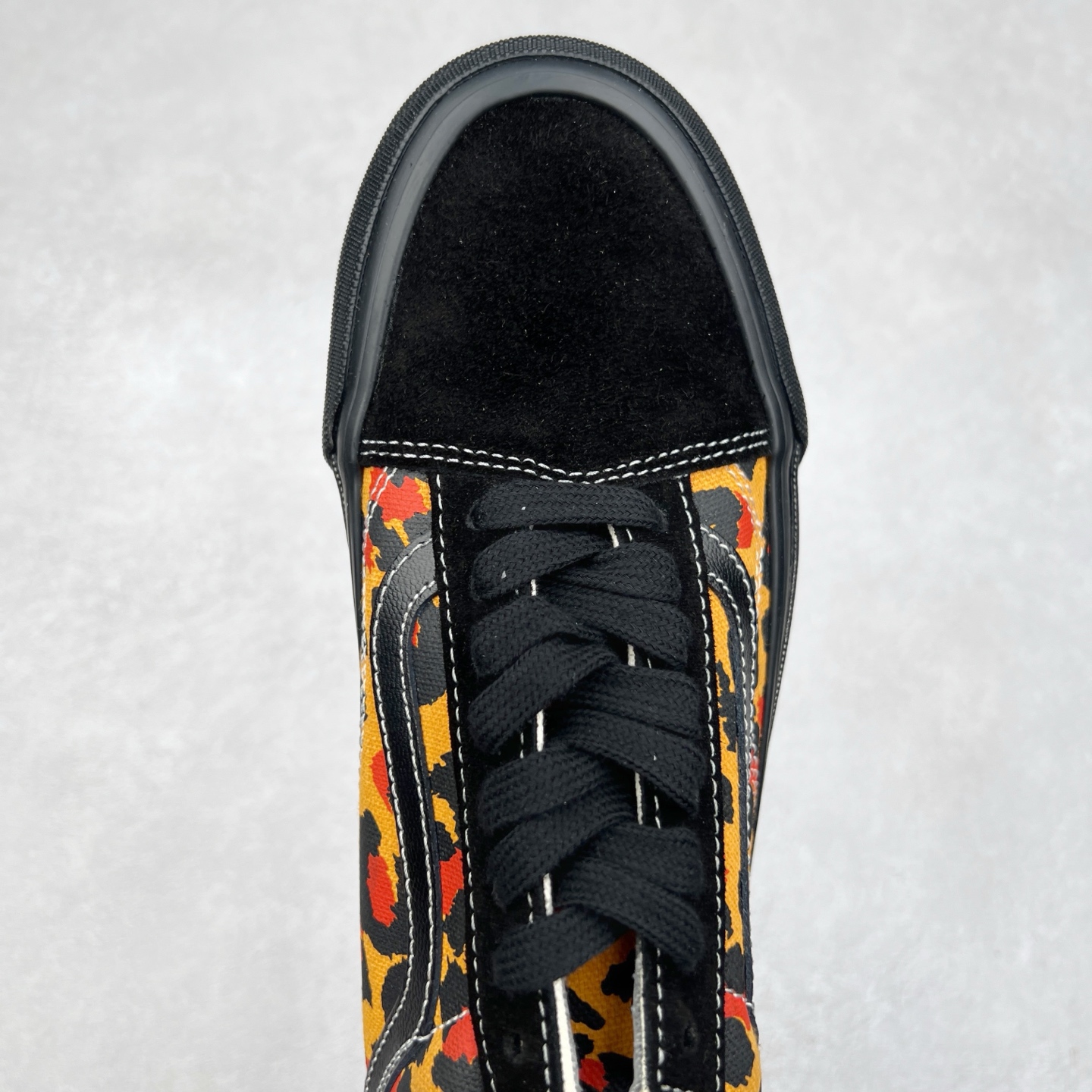 图片[4]-Vans Premium Old Skool 高阶系列 豹纹拼接休闲低帮滑板鞋 范斯官方新款 重回复古街头巅峰 鞋面采用麂皮搭配帆布材质打造 豹纹配色点缀 质感拉满 从鞋型和贴合度方面重塑鞋款 增强复古属性 缓震抗疲劳活动鞋垫使脚感更舒适 货号：VN000D56BA2 黑白豹纹 货号：VN000D56BKA 黑橙豹纹 尺码：35 36 36.5 37 38 38.5 39 40 40.5 41 42 42.5 43 44-选品中心