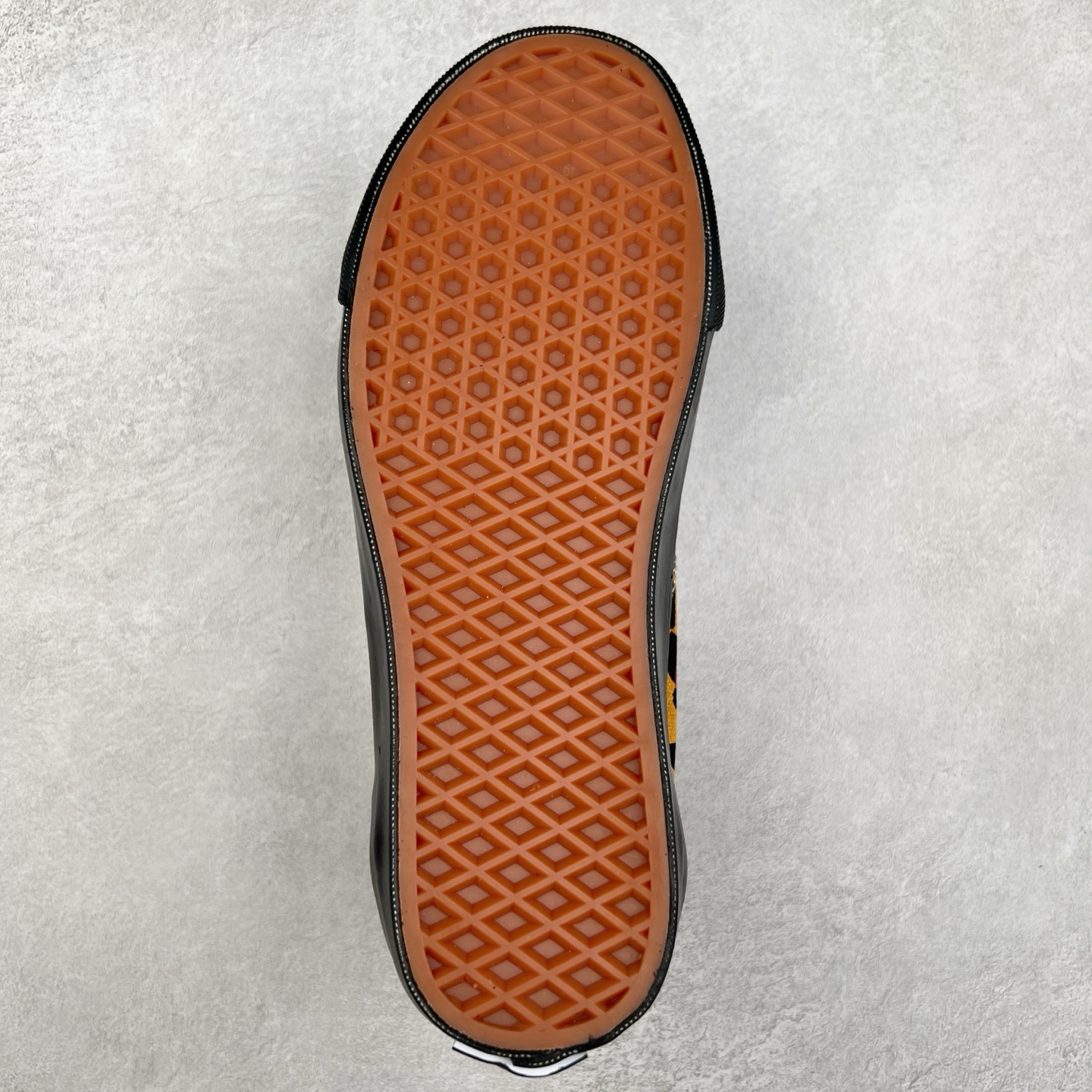 图片[9]-Vans Premium Old Skool 高阶系列 豹纹拼接休闲低帮滑板鞋 范斯官方新款 重回复古街头巅峰 鞋面采用麂皮搭配帆布材质打造 豹纹配色点缀 质感拉满 从鞋型和贴合度方面重塑鞋款 增强复古属性 缓震抗疲劳活动鞋垫使脚感更舒适 货号：VN000D56BA2 黑白豹纹 货号：VN000D56BKA 黑橙豹纹 尺码：35 36 36.5 37 38 38.5 39 40 40.5 41 42 42.5 43 44-选品中心