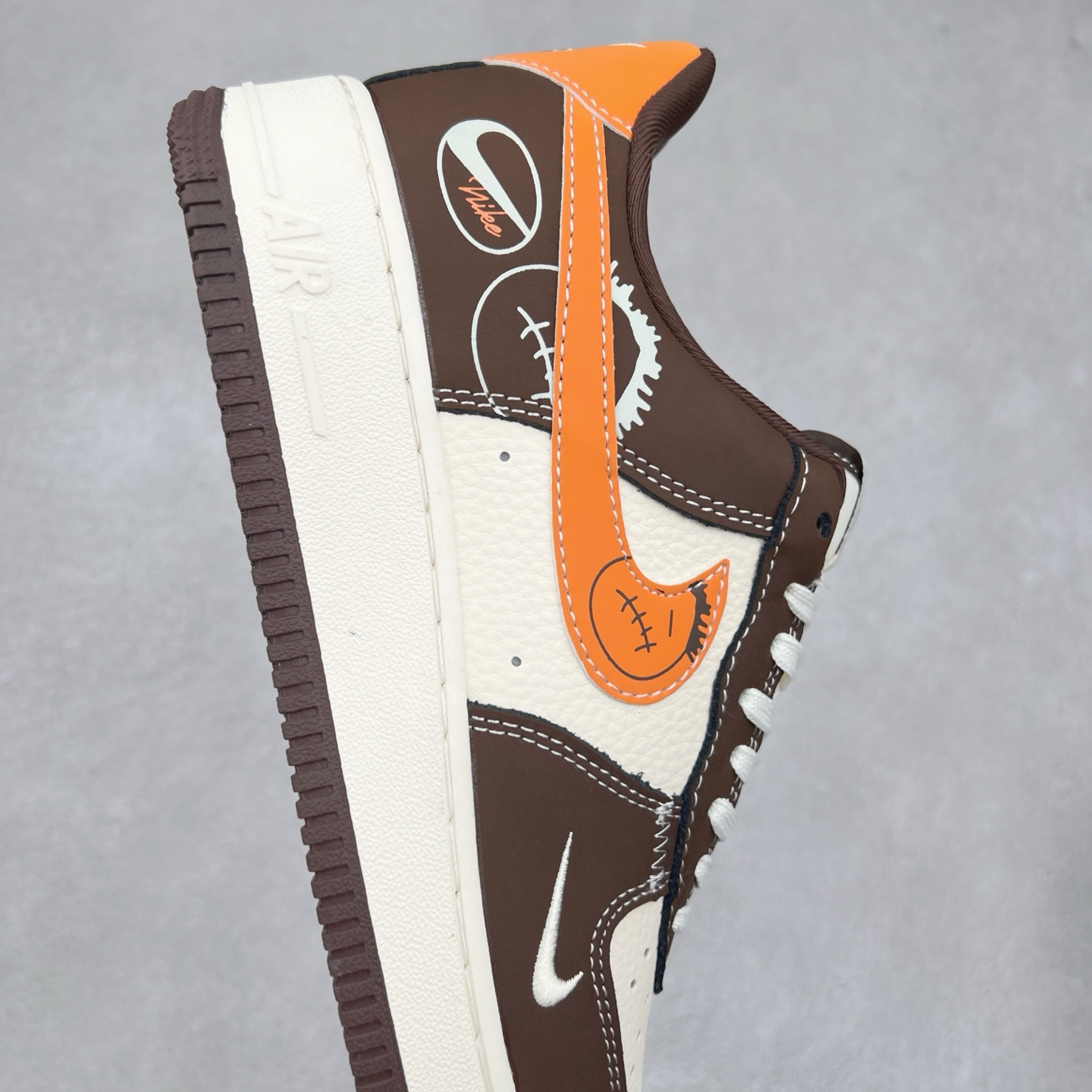 图片[6]-NK Air Force 1´07 Low 空军一号低帮百搭休闲运动板鞋 KK1988-080 柔软、弹性十足的缓震性能和出色的中底设计 横跨复古与现代的外型结合 造就出风靡全球 三十多年的Force 1 直到今天还深受青睐 实拍调校N版已经零色差零失真 百分百还原实物色彩所见即所得 不存在货不对板色差等低级问题 选购参考实物拍摄 不混卖不参货 只用心做好货严格选品 承诺混一赔十 尺码：36 36.5 37.5 38 38.5 39 40 40.5 41 42 42.5 43 44 44.5 45-选品中心