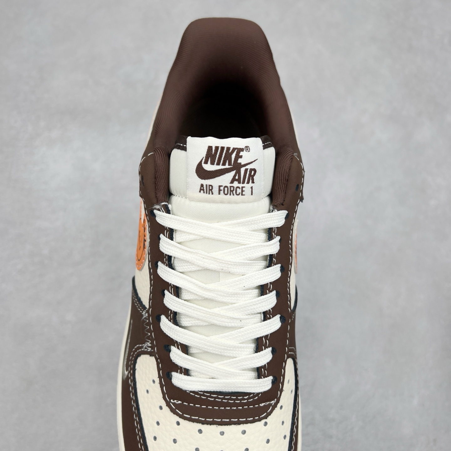 图片[5]-NK Air Force 1´07 Low 空军一号低帮百搭休闲运动板鞋 KK1988-080 柔软、弹性十足的缓震性能和出色的中底设计 横跨复古与现代的外型结合 造就出风靡全球 三十多年的Force 1 直到今天还深受青睐 实拍调校N版已经零色差零失真 百分百还原实物色彩所见即所得 不存在货不对板色差等低级问题 选购参考实物拍摄 不混卖不参货 只用心做好货严格选品 承诺混一赔十 尺码：36 36.5 37.5 38 38.5 39 40 40.5 41 42 42.5 43 44 44.5 45-选品中心