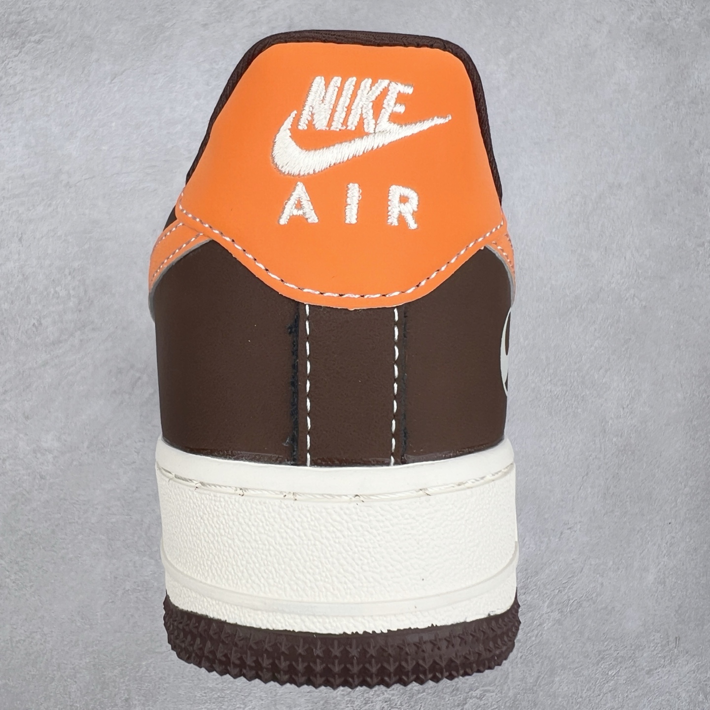 图片[8]-NK Air Force 1´07 Low 空军一号低帮百搭休闲运动板鞋 KK1988-080 柔软、弹性十足的缓震性能和出色的中底设计 横跨复古与现代的外型结合 造就出风靡全球 三十多年的Force 1 直到今天还深受青睐 实拍调校N版已经零色差零失真 百分百还原实物色彩所见即所得 不存在货不对板色差等低级问题 选购参考实物拍摄 不混卖不参货 只用心做好货严格选品 承诺混一赔十 尺码：36 36.5 37.5 38 38.5 39 40 40.5 41 42 42.5 43 44 44.5 45-选品中心