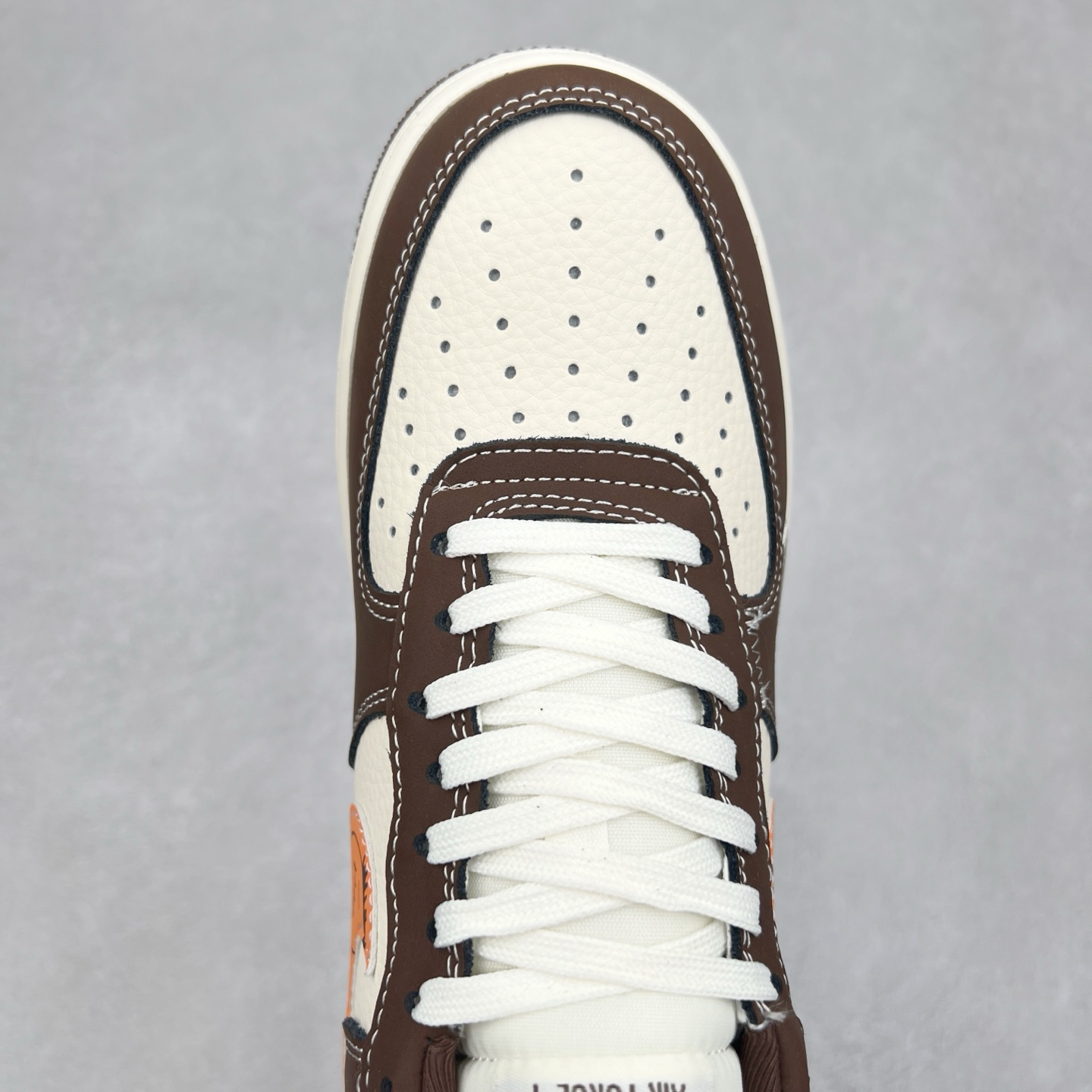 图片[4]-NK Air Force 1´07 Low 空军一号低帮百搭休闲运动板鞋 KK1988-080 柔软、弹性十足的缓震性能和出色的中底设计 横跨复古与现代的外型结合 造就出风靡全球 三十多年的Force 1 直到今天还深受青睐 实拍调校N版已经零色差零失真 百分百还原实物色彩所见即所得 不存在货不对板色差等低级问题 选购参考实物拍摄 不混卖不参货 只用心做好货严格选品 承诺混一赔十 尺码：36 36.5 37.5 38 38.5 39 40 40.5 41 42 42.5 43 44 44.5 45-选品中心