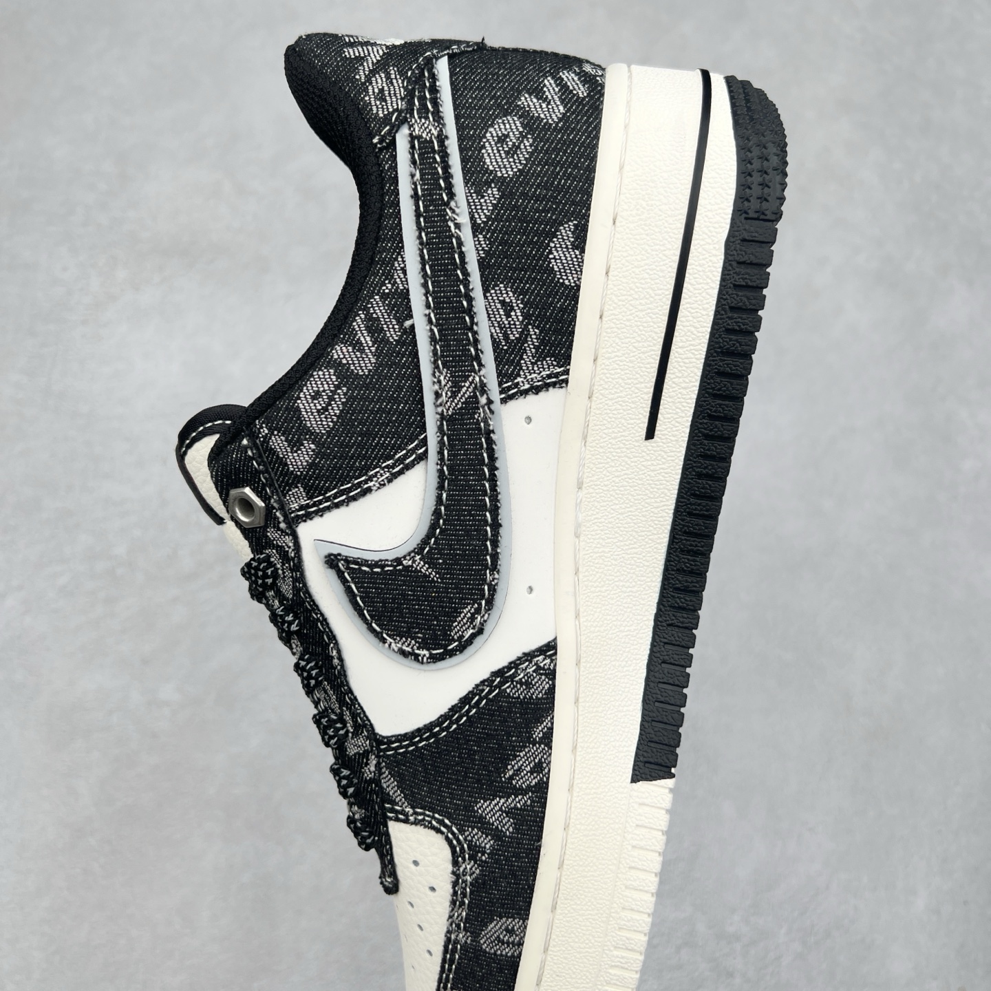 图片[7]-NK Air Force 1´07 Low 空军一号低帮百搭休闲运动板鞋 YX5066-312 柔软、弹性十足的缓震性能和出色的中底设计 横跨复古与现代的外型结合 造就出风靡全球 三十多年的Force 1 直到今天还深受青睐 实拍调校N版已经零色差零失真 百分百还原实物色彩所见即所得 不存在货不对板色差等低级问题 选购参考实物拍摄 不混卖不参货 只用心做好货严格选品 承诺混一赔十 尺码：36 36.5 37.5 38 38.5 39 40 40.5 41 42 42.5 43 44 44.5 45-选品中心