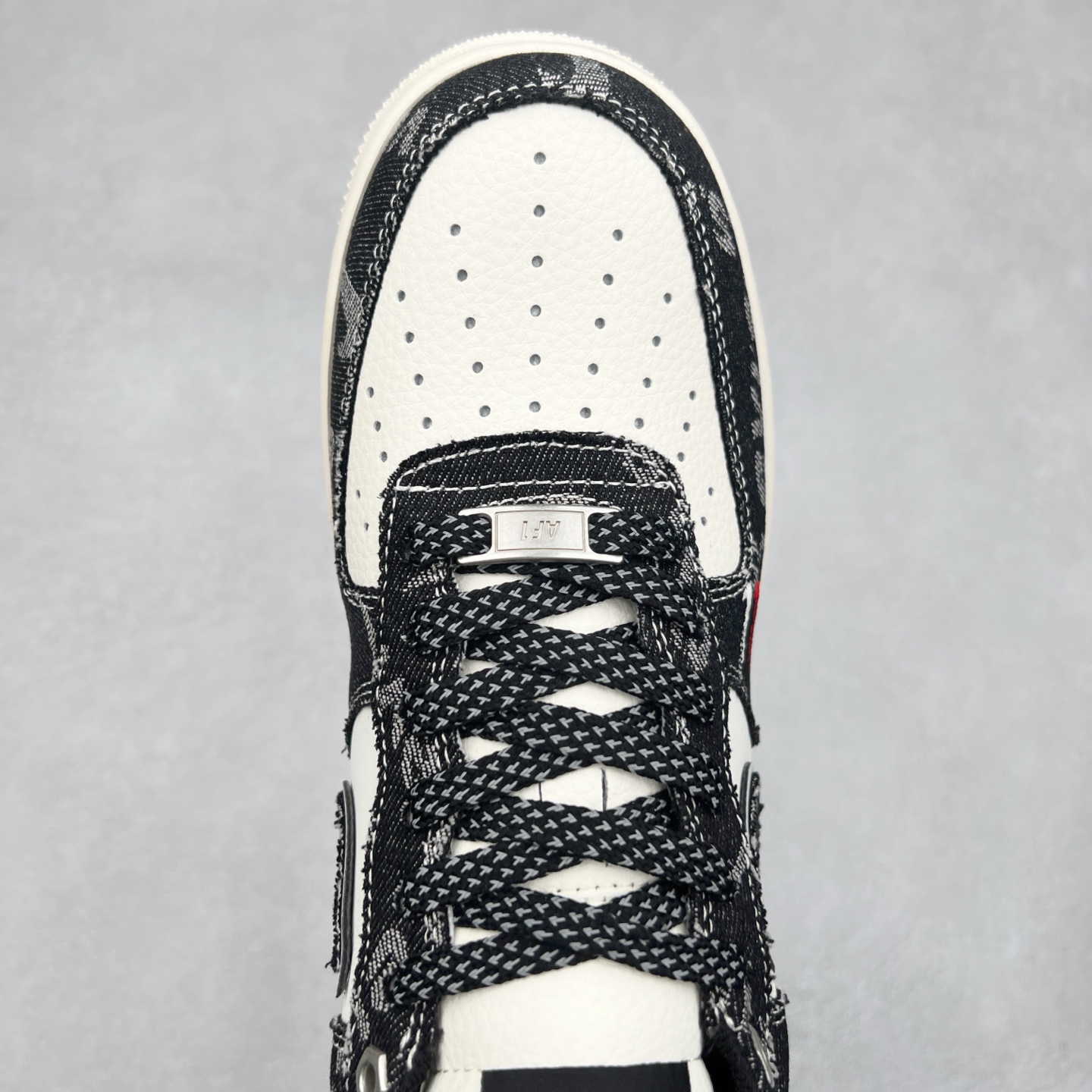 图片[4]-NK Air Force 1´07 Low 空军一号低帮百搭休闲运动板鞋 YX5066-312 柔软、弹性十足的缓震性能和出色的中底设计 横跨复古与现代的外型结合 造就出风靡全球 三十多年的Force 1 直到今天还深受青睐 实拍调校N版已经零色差零失真 百分百还原实物色彩所见即所得 不存在货不对板色差等低级问题 选购参考实物拍摄 不混卖不参货 只用心做好货严格选品 承诺混一赔十 尺码：36 36.5 37.5 38 38.5 39 40 40.5 41 42 42.5 43 44 44.5 45-选品中心