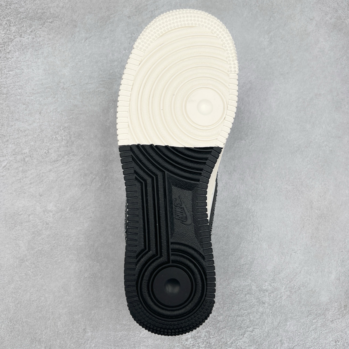 图片[9]-NK Air Force 1´07 Low 空军一号低帮百搭休闲运动板鞋 YX5066-312 柔软、弹性十足的缓震性能和出色的中底设计 横跨复古与现代的外型结合 造就出风靡全球 三十多年的Force 1 直到今天还深受青睐 实拍调校N版已经零色差零失真 百分百还原实物色彩所见即所得 不存在货不对板色差等低级问题 选购参考实物拍摄 不混卖不参货 只用心做好货严格选品 承诺混一赔十 尺码：36 36.5 37.5 38 38.5 39 40 40.5 41 42 42.5 43 44 44.5 45-选品中心