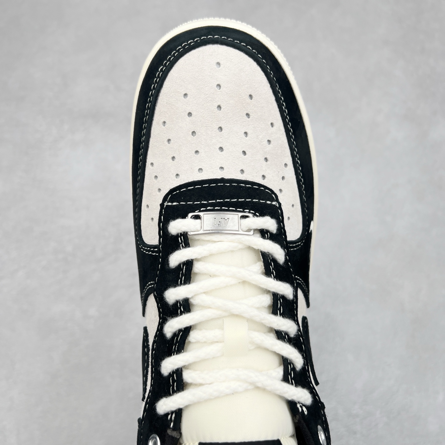 图片[4]-NK Air Force 1´07 Low 空军一号低帮百搭休闲运动板鞋 SJ6698-019 柔软、弹性十足的缓震性能和出色的中底设计 横跨复古与现代的外型结合 造就出风靡全球 三十多年的Force 1 直到今天还深受青睐 实拍调校N版已经零色差零失真 百分百还原实物色彩所见即所得 不存在货不对板色差等低级问题 选购参考实物拍摄 不混卖不参货 只用心做好货严格选品 承诺混一赔十 尺码：36 36.5 37.5 38 38.5 39 40 40.5 41 42 42.5 43 44 44.5 45-选品中心