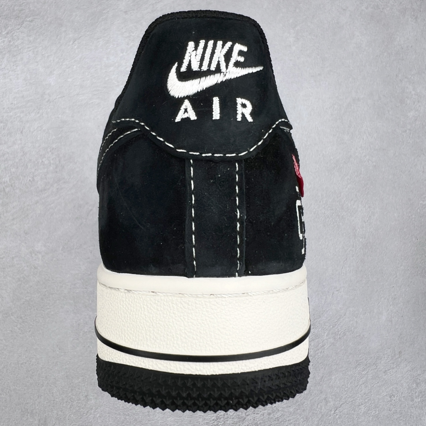 图片[8]-NK Air Force 1´07 Low 空军一号低帮百搭休闲运动板鞋 SJ6698-019 柔软、弹性十足的缓震性能和出色的中底设计 横跨复古与现代的外型结合 造就出风靡全球 三十多年的Force 1 直到今天还深受青睐 实拍调校N版已经零色差零失真 百分百还原实物色彩所见即所得 不存在货不对板色差等低级问题 选购参考实物拍摄 不混卖不参货 只用心做好货严格选品 承诺混一赔十 尺码：36 36.5 37.5 38 38.5 39 40 40.5 41 42 42.5 43 44 44.5 45-选品中心