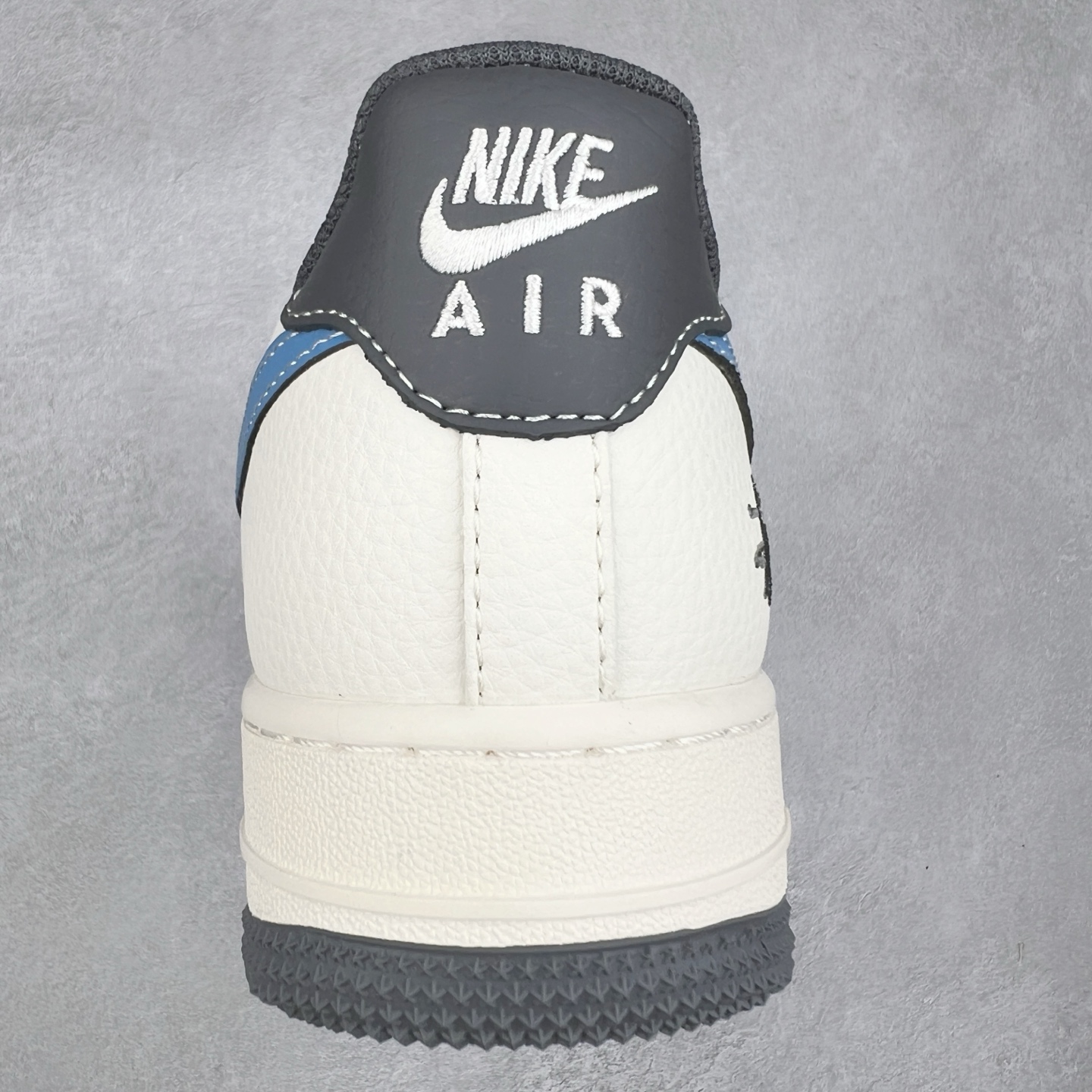 图片[8]-NK Air Force 1´07 Low 空军一号低帮百搭休闲运动板鞋 XS1958-574 柔软、弹性十足的缓震性能和出色的中底设计 横跨复古与现代的外型结合 造就出风靡全球 三十多年的Force 1 直到今天还深受青睐 实拍调校N版已经零色差零失真 百分百还原实物色彩所见即所得 不存在货不对板色差等低级问题 选购参考实物拍摄 不混卖不参货 只用心做好货严格选品 承诺混一赔十 尺码：36 36.5 37.5 38 38.5 39 40 40.5 41 42 42.5 43 44 44.5 45-选品中心