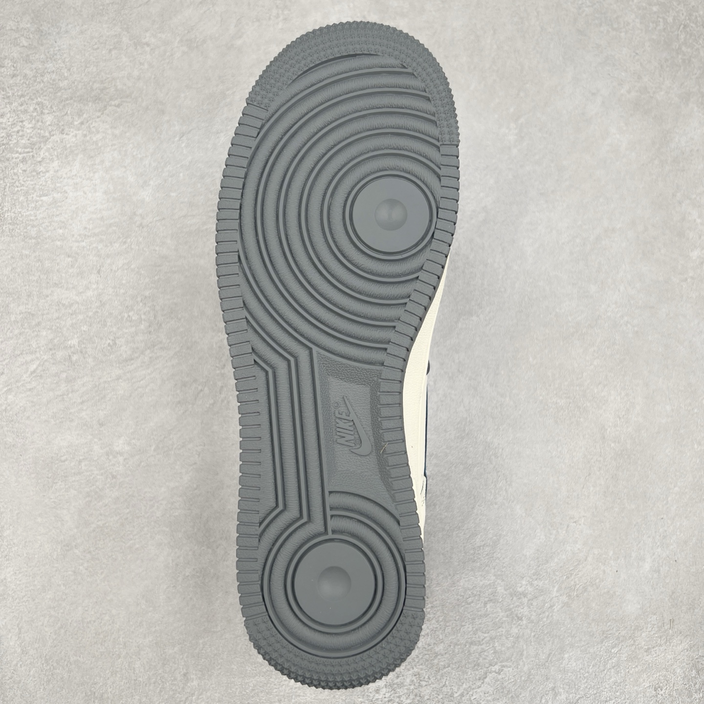 图片[9]-NK Air Force 1´07 Low 空军一号低帮百搭休闲运动板鞋 XS1958-574 柔软、弹性十足的缓震性能和出色的中底设计 横跨复古与现代的外型结合 造就出风靡全球 三十多年的Force 1 直到今天还深受青睐 实拍调校N版已经零色差零失真 百分百还原实物色彩所见即所得 不存在货不对板色差等低级问题 选购参考实物拍摄 不混卖不参货 只用心做好货严格选品 承诺混一赔十 尺码：36 36.5 37.5 38 38.5 39 40 40.5 41 42 42.5 43 44 44.5 45-选品中心