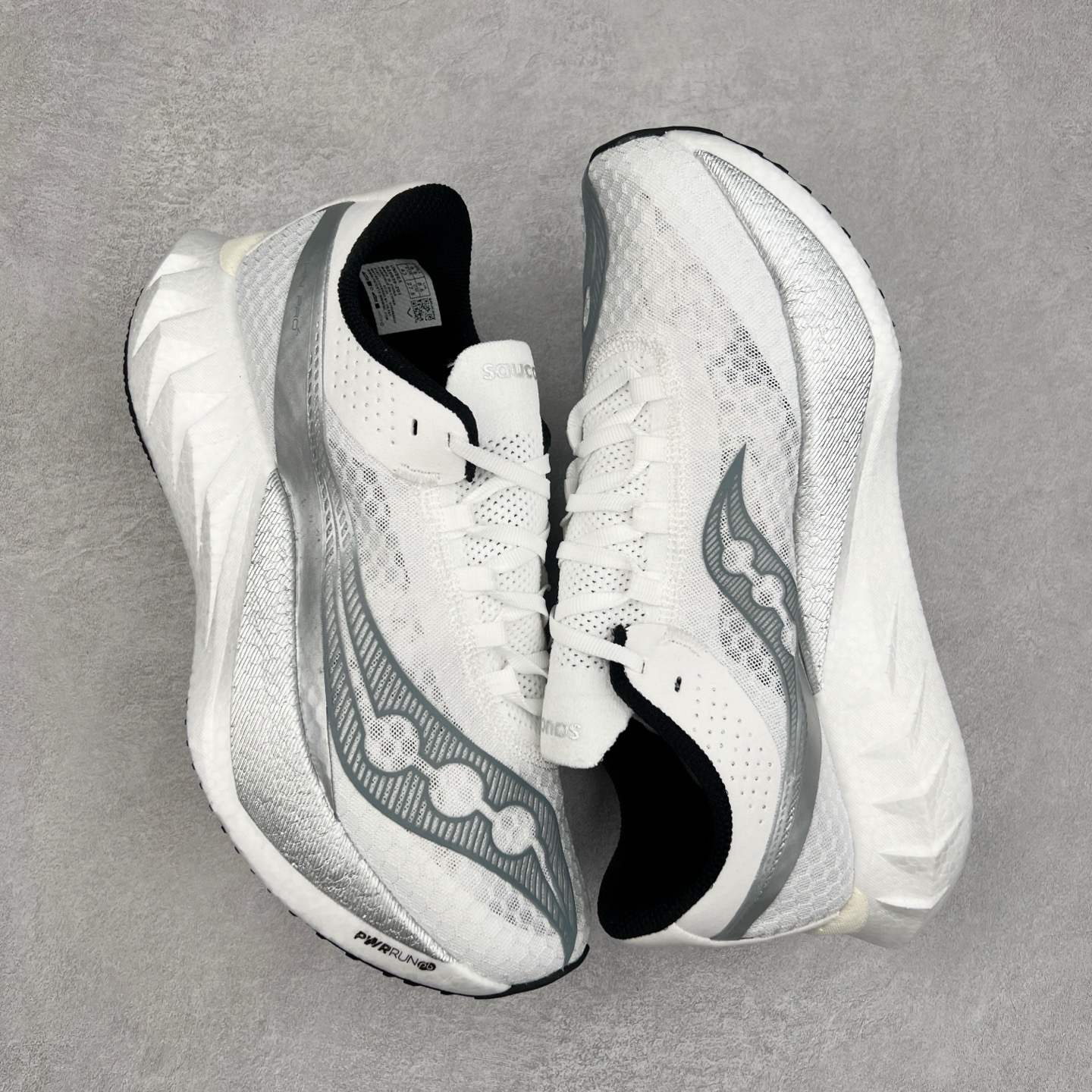 图片[3]-Saucony Endorphin Pro 4 索康尼舒适时尚Y2K复古跑鞋透气支撑平衡低帮跑步鞋 Saucony（索康尼）是创建于1898年的百年跑步运动品牌，专注于跑步装备的设计、研发和制造，追求跑鞋的极致舒适，让跑者感受愉悦体验，不断突破，创造更多的人生可能性。尺码：36 36.5 37.5 38 38.5 39 40 40.5 41 42 42.5 43 44 44.5 45-选品中心