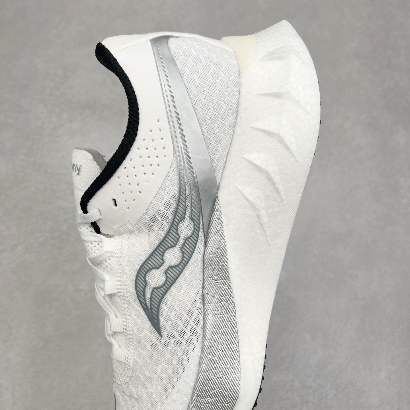 图片[7]-Saucony Endorphin Pro 4 索康尼舒适时尚Y2K复古跑鞋透气支撑平衡低帮跑步鞋 Saucony（索康尼）是创建于1898年的百年跑步运动品牌，专注于跑步装备的设计、研发和制造，追求跑鞋的极致舒适，让跑者感受愉悦体验，不断突破，创造更多的人生可能性。尺码：36 36.5 37.5 38 38.5 39 40 40.5 41 42 42.5 43 44 44.5 45-选品中心