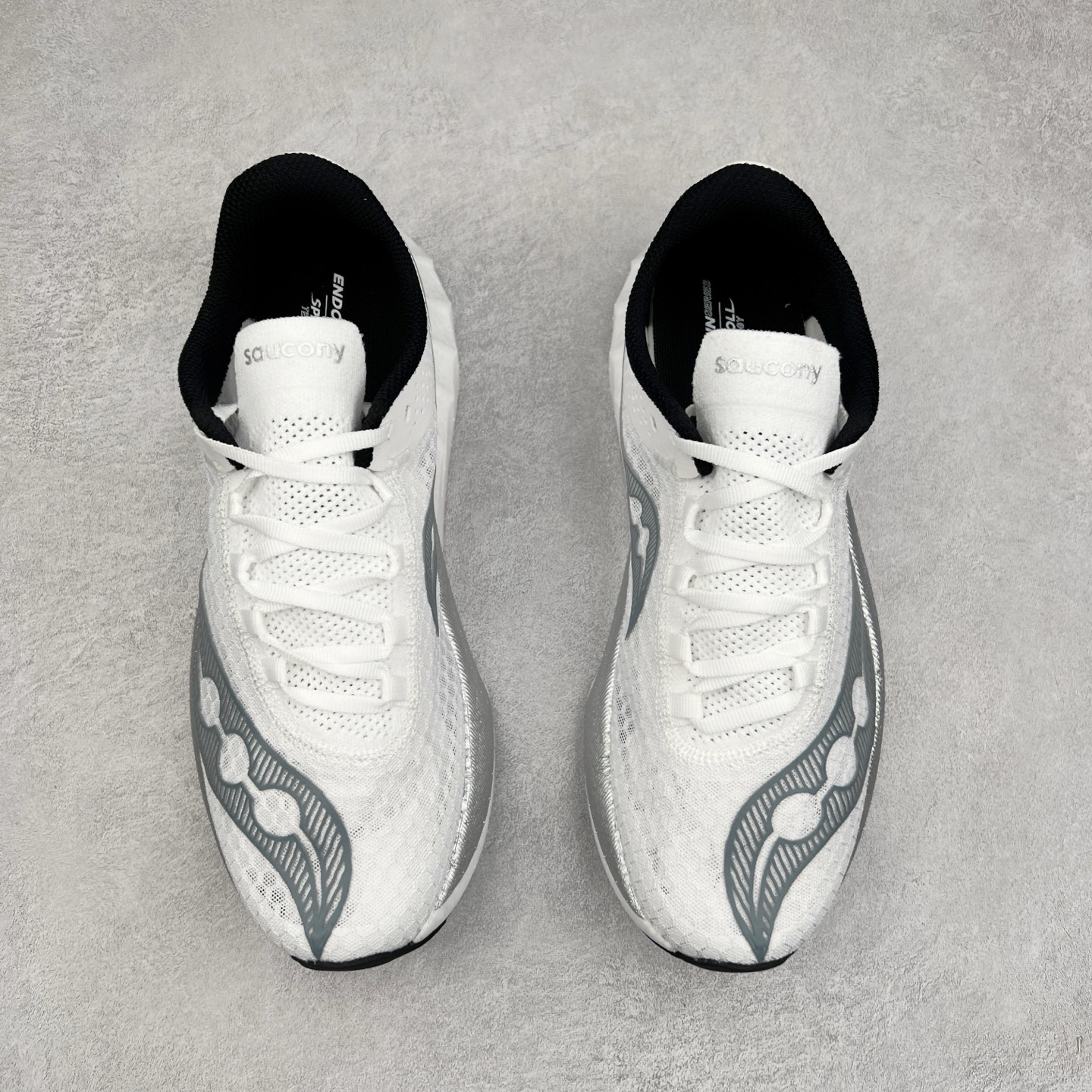 图片[2]-Saucony Endorphin Pro 4 索康尼舒适时尚Y2K复古跑鞋透气支撑平衡低帮跑步鞋 Saucony（索康尼）是创建于1898年的百年跑步运动品牌，专注于跑步装备的设计、研发和制造，追求跑鞋的极致舒适，让跑者感受愉悦体验，不断突破，创造更多的人生可能性。尺码：36 36.5 37.5 38 38.5 39 40 40.5 41 42 42.5 43 44 44.5 45-选品中心