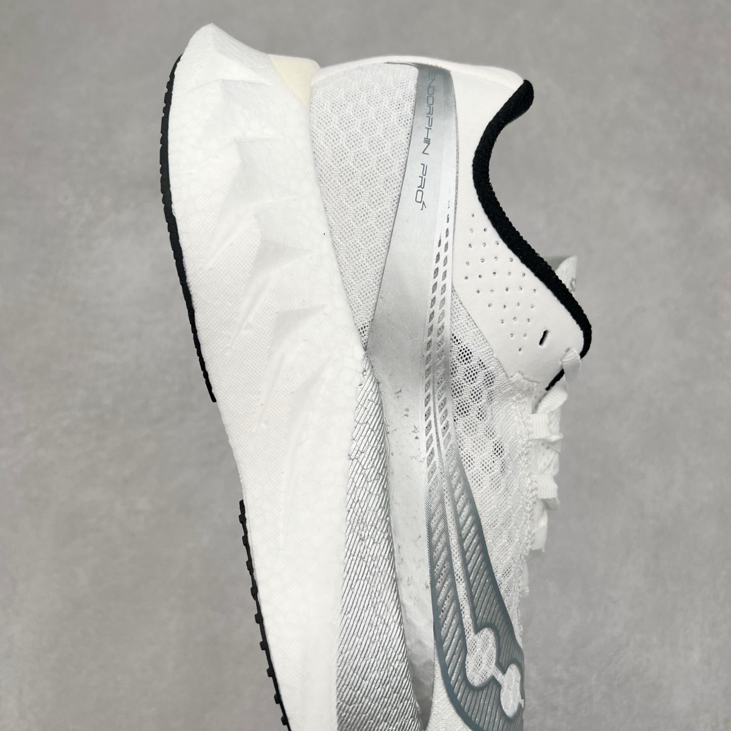 图片[6]-Saucony Endorphin Pro 4 索康尼舒适时尚Y2K复古跑鞋透气支撑平衡低帮跑步鞋 Saucony（索康尼）是创建于1898年的百年跑步运动品牌，专注于跑步装备的设计、研发和制造，追求跑鞋的极致舒适，让跑者感受愉悦体验，不断突破，创造更多的人生可能性。尺码：36 36.5 37.5 38 38.5 39 40 40.5 41 42 42.5 43 44 44.5 45-选品中心