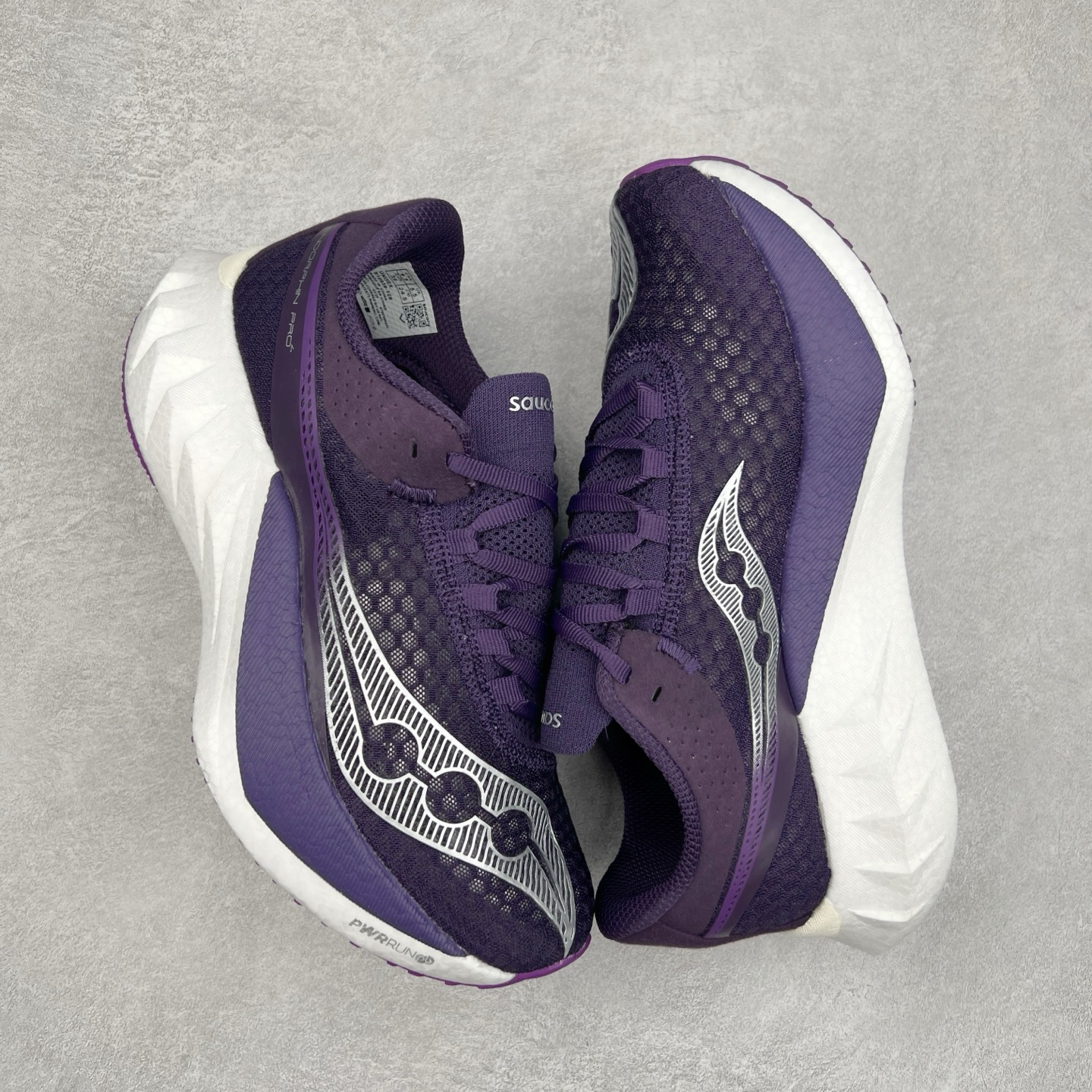 图片[3]-Saucony Endorphin Pro 4 索康尼舒适时尚Y2K复古跑鞋透气支撑平衡低帮跑步鞋 Saucony（索康尼）是创建于1898年的百年跑步运动品牌，专注于跑步装备的设计、研发和制造，追求跑鞋的极致舒适，让跑者感受愉悦体验，不断突破，创造更多的人生可能性。尺码：36 36.5 37.5 38 38.5 39 40 40.5 41 42 42.5 43 44 44.5 45-选品中心