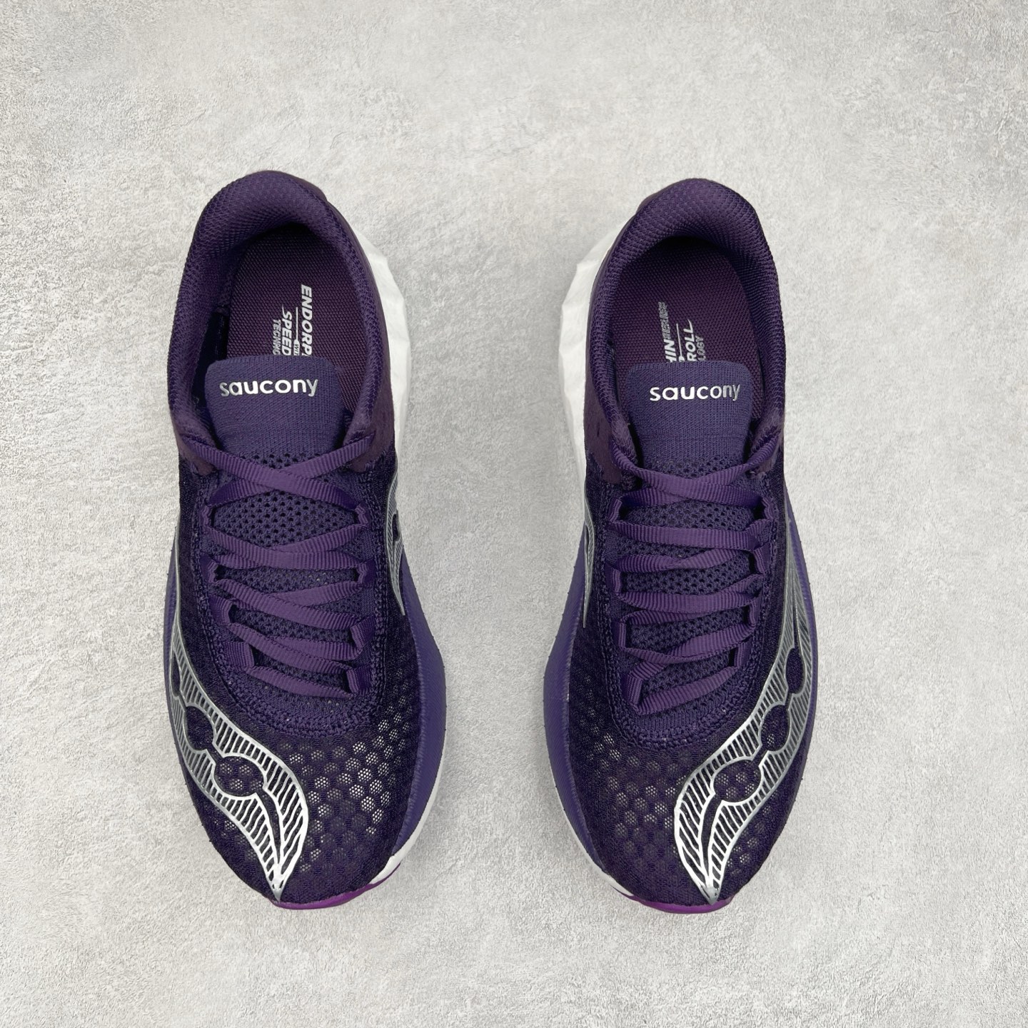 图片[2]-Saucony Endorphin Pro 4 索康尼舒适时尚Y2K复古跑鞋透气支撑平衡低帮跑步鞋 Saucony（索康尼）是创建于1898年的百年跑步运动品牌，专注于跑步装备的设计、研发和制造，追求跑鞋的极致舒适，让跑者感受愉悦体验，不断突破，创造更多的人生可能性。尺码：36 36.5 37.5 38 38.5 39 40 40.5 41 42 42.5 43 44 44.5 45-选品中心