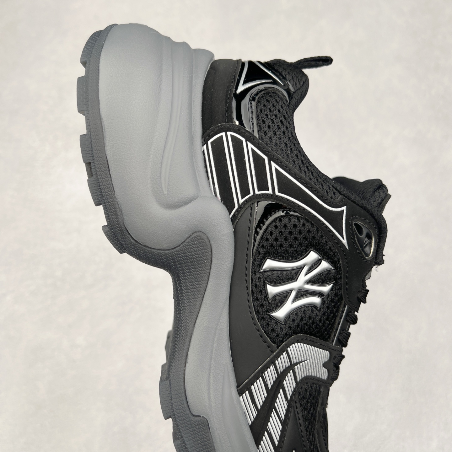 图片[6]-MLB Chunky Cargo 纽约洋基队合成革潮流时尚舒适休闲运动风厚底增高 防滑耐磨 低帮 老爹鞋 男女同款 黑色 实拍调校N版已经零色差零失真 百分百还原实物色彩所见即所得 不存在货不对板色差等低级问题 选购参考实物拍摄 不混卖不参货 只用心做好货严格选品 承诺混一赔十 尺码：36 36.5 37.5 38 38.5 39 40 40.5 41 42 42.5 43 44 44.5 45-选品中心