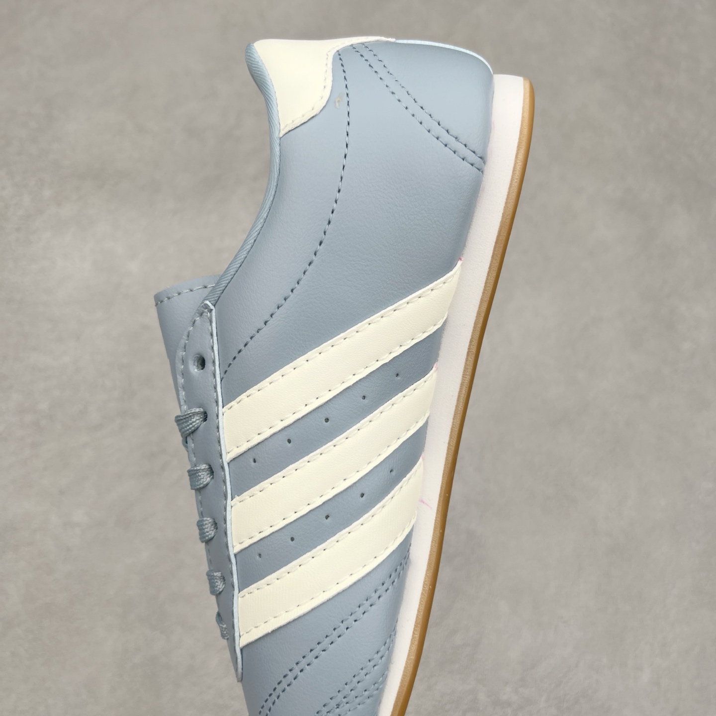 图片[7]-AD Originals Tokyo 东京限定系列复古百搭薄底德训风低帮休闲运动T头鞋 JS3317 ORIGINALS 挖掘复古运动基因，文 将经典与现代完美融合，推出薄底鞋系列，引起潮流趋势。此次COSTS带来的是ADIDAS ORIGINALS TOKYO系列黑白两款百搭配色，鞋款鞋面舒适贴合脚面， 同时采用柔软材质，穿着轻便舒适；中底缓震性能，鞋底有一定弹性，日常穿搭舒适且防滑。尺码：35⅔ 36 36⅔ 37⅓ 38 38⅔ 39⅓ 40 40⅔ 41⅓ 42 42⅔ 43⅓ 44 45-选品中心