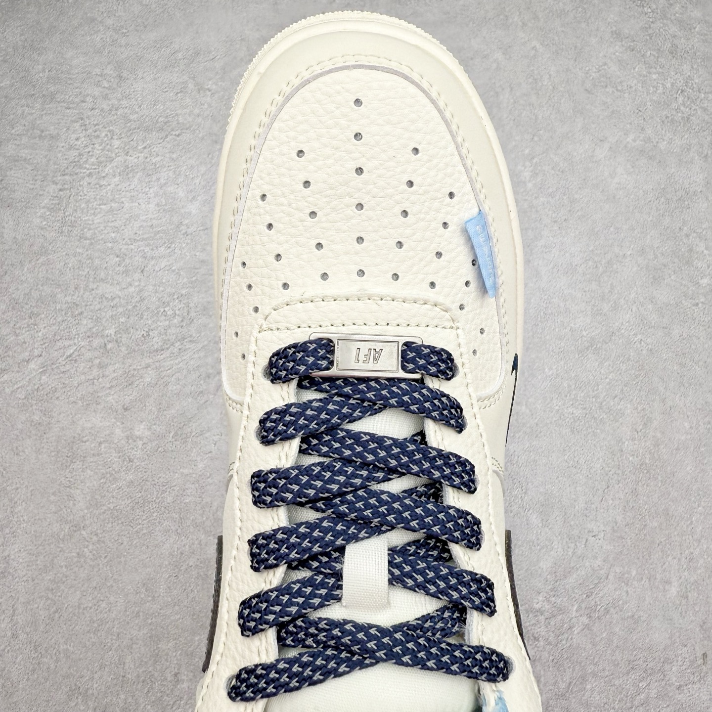 图片[4]-NK Air Force 1´07 Low 空军一号低帮百搭休闲运动板鞋 XS1958-565 柔软、弹性十足的缓震性能和出色的中底设计 横跨复古与现代的外型结合 造就出风靡全球 三十多年的Force 1 直到今天还深受青睐 实拍调校N版已经零色差零失真 百分百还原实物色彩所见即所得 不存在货不对板色差等低级问题 选购参考实物拍摄 不混卖不参货 只用心做好货严格选品 承诺混一赔十 尺码：36 36.5 37.5 38 38.5 39 40 40.5 41 42 42.5 43 44 44.5 45-选品中心