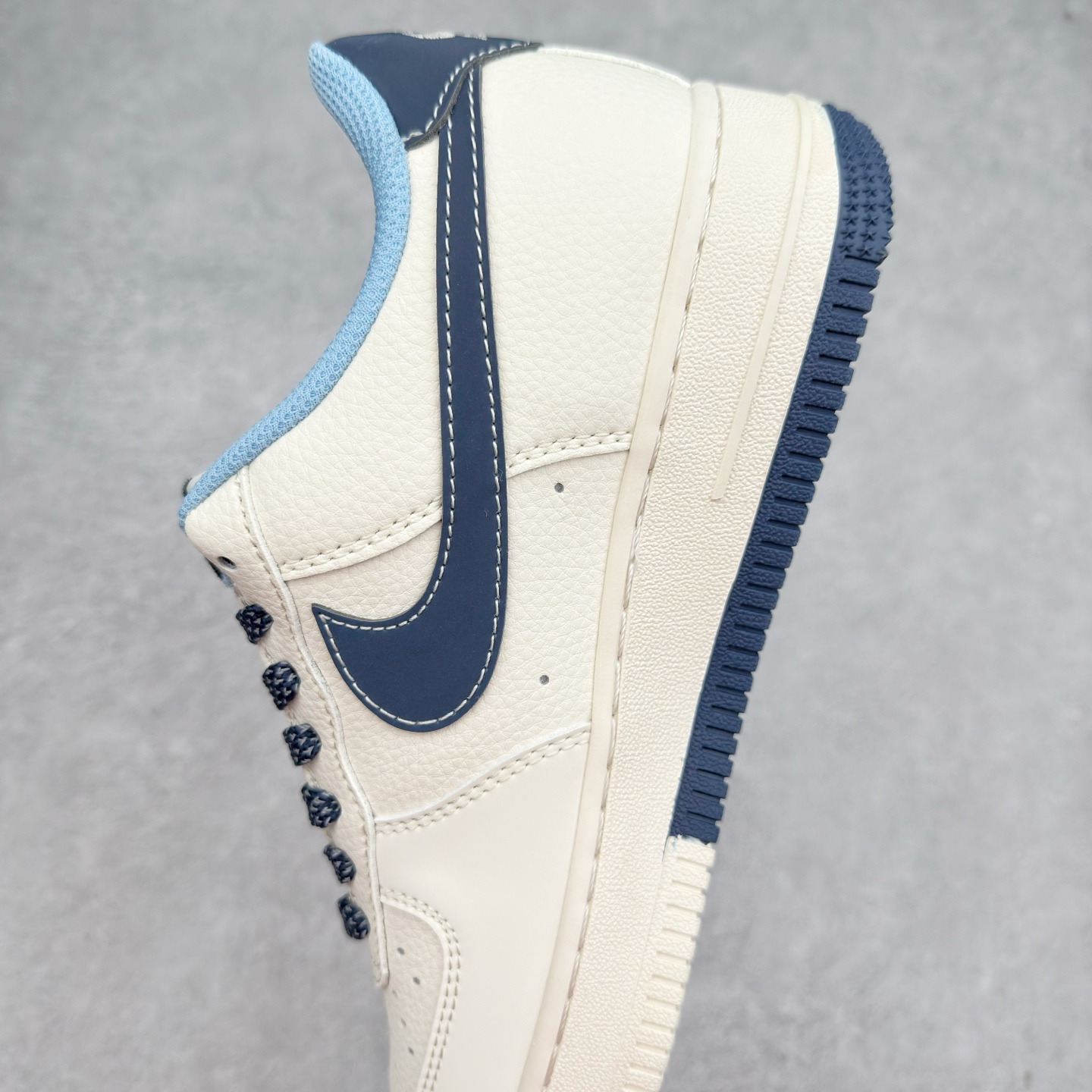 图片[7]-NK Air Force 1´07 Low 空军一号低帮百搭休闲运动板鞋 XS1958-565 柔软、弹性十足的缓震性能和出色的中底设计 横跨复古与现代的外型结合 造就出风靡全球 三十多年的Force 1 直到今天还深受青睐 实拍调校N版已经零色差零失真 百分百还原实物色彩所见即所得 不存在货不对板色差等低级问题 选购参考实物拍摄 不混卖不参货 只用心做好货严格选品 承诺混一赔十 尺码：36 36.5 37.5 38 38.5 39 40 40.5 41 42 42.5 43 44 44.5 45-选品中心