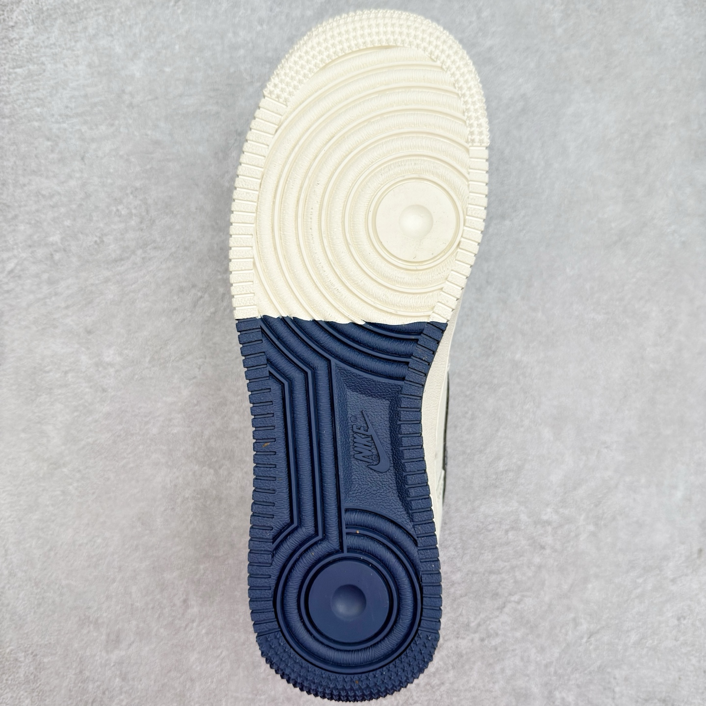 图片[9]-NK Air Force 1´07 Low 空军一号低帮百搭休闲运动板鞋 XS1958-565 柔软、弹性十足的缓震性能和出色的中底设计 横跨复古与现代的外型结合 造就出风靡全球 三十多年的Force 1 直到今天还深受青睐 实拍调校N版已经零色差零失真 百分百还原实物色彩所见即所得 不存在货不对板色差等低级问题 选购参考实物拍摄 不混卖不参货 只用心做好货严格选品 承诺混一赔十 尺码：36 36.5 37.5 38 38.5 39 40 40.5 41 42 42.5 43 44 44.5 45-选品中心