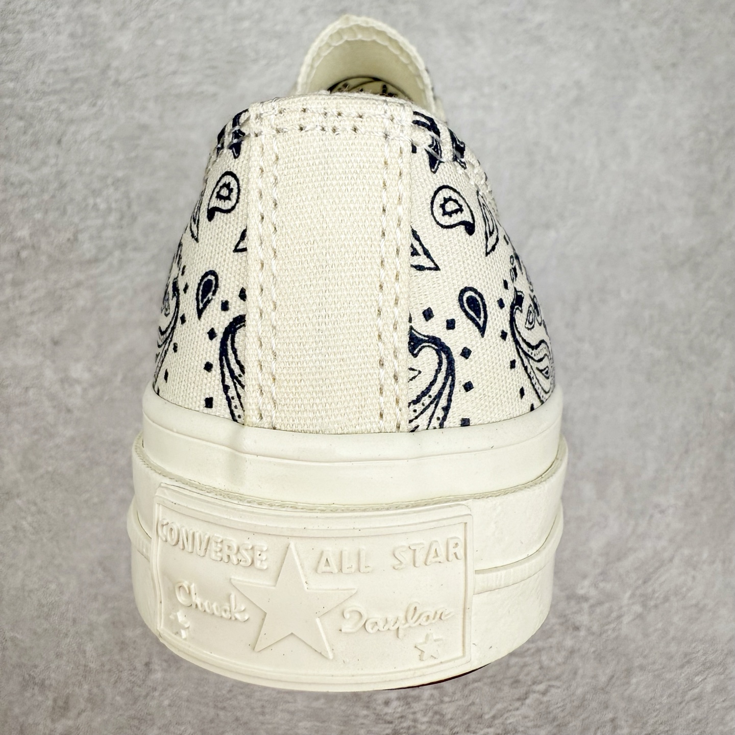 图片[8]-Converse 1970s 腰果花系列 匡威新款 复古回潮 经典70s鞋型加持帆布鞋身 搭配腰果花元素 自带复古氛围感 日系风拉满 货号：A15751C 蓝色 货号：A15752C 白色 尺码：35 36 36.5 37 37.5 38 39 39.5 40 41 41.5 42 42.5 43 44-选品中心