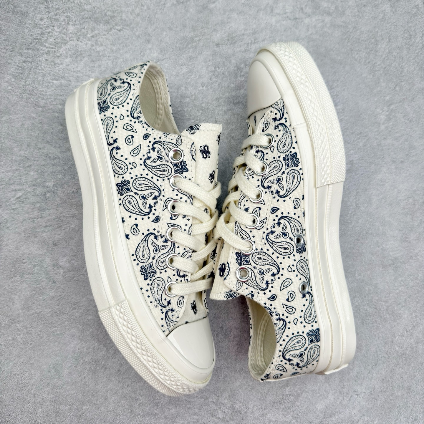 图片[3]-Converse 1970s 腰果花系列 匡威新款 复古回潮 经典70s鞋型加持帆布鞋身 搭配腰果花元素 自带复古氛围感 日系风拉满 货号：A15751C 蓝色 货号：A15752C 白色 尺码：35 36 36.5 37 37.5 38 39 39.5 40 41 41.5 42 42.5 43 44-选品中心