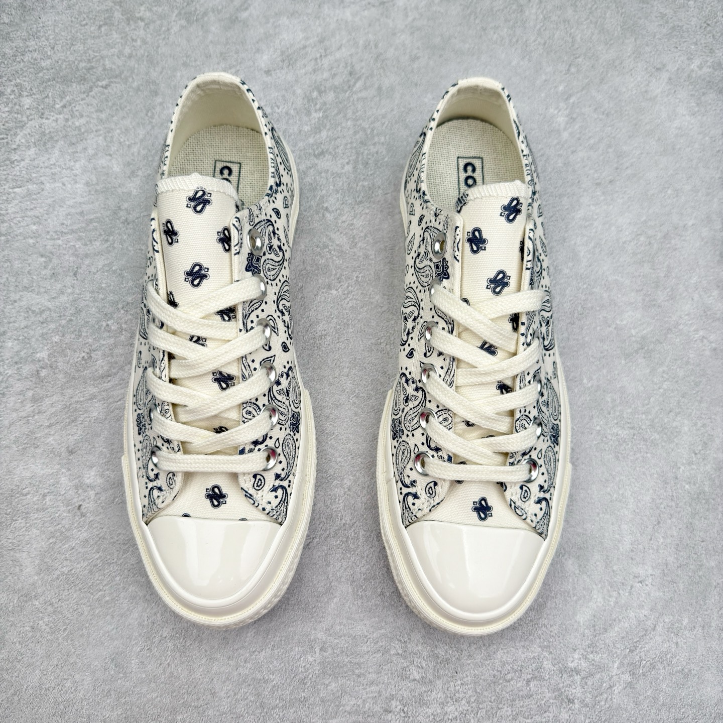 图片[2]-Converse 1970s 腰果花系列 匡威新款 复古回潮 经典70s鞋型加持帆布鞋身 搭配腰果花元素 自带复古氛围感 日系风拉满 货号：A15751C 蓝色 货号：A15752C 白色 尺码：35 36 36.5 37 37.5 38 39 39.5 40 41 41.5 42 42.5 43 44-选品中心