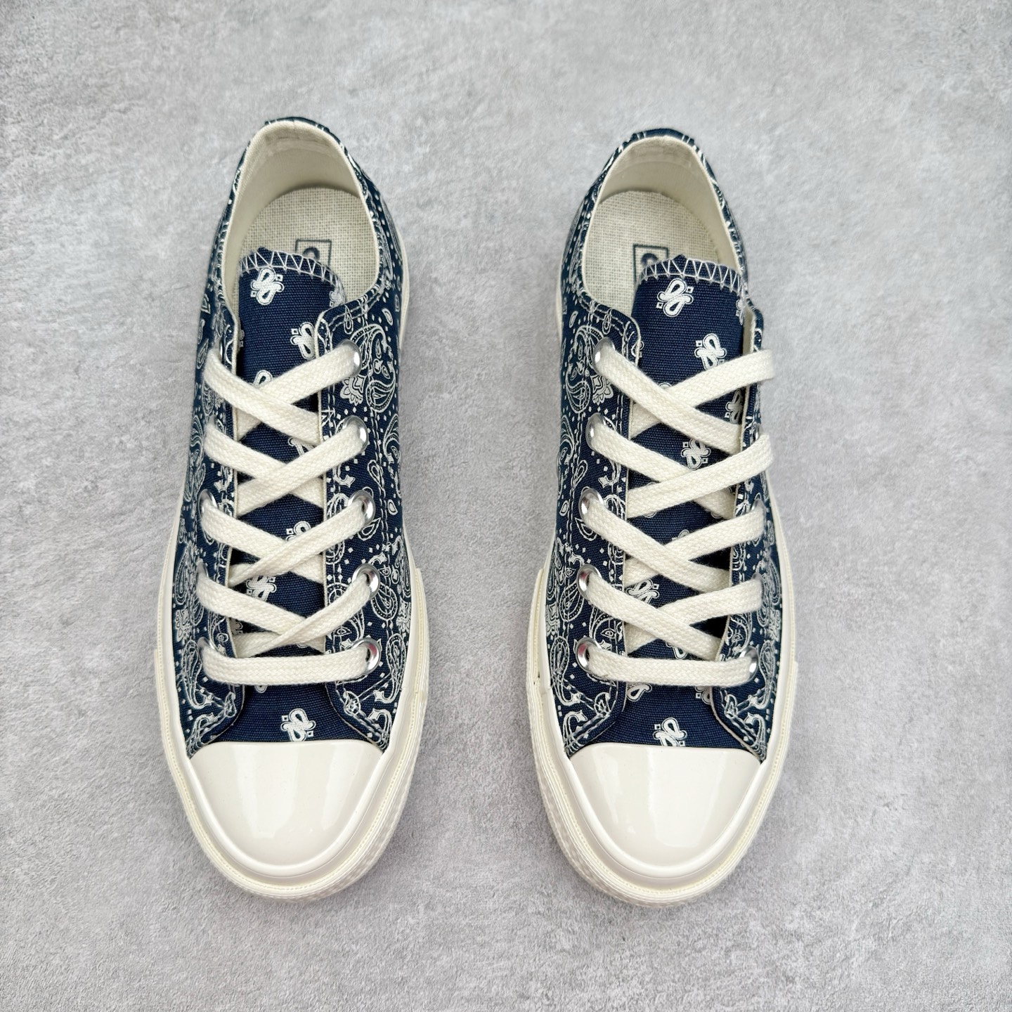 图片[2]-Converse 1970s 腰果花系列 匡威新款 复古回潮 经典70s鞋型加持帆布鞋身 搭配腰果花元素 自带复古氛围感 日系风拉满 货号：A15751C 蓝色 货号：A15752C 白色 尺码：35 36 36.5 37 37.5 38 39 39.5 40 41 41.5 42 42.5 43 44-选品中心